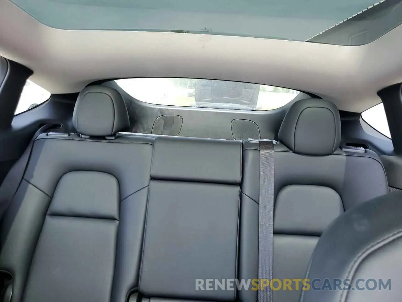 10 Photograph of a damaged car 7SAYGDEEXPF827903 TESLA MODEL Y 2023