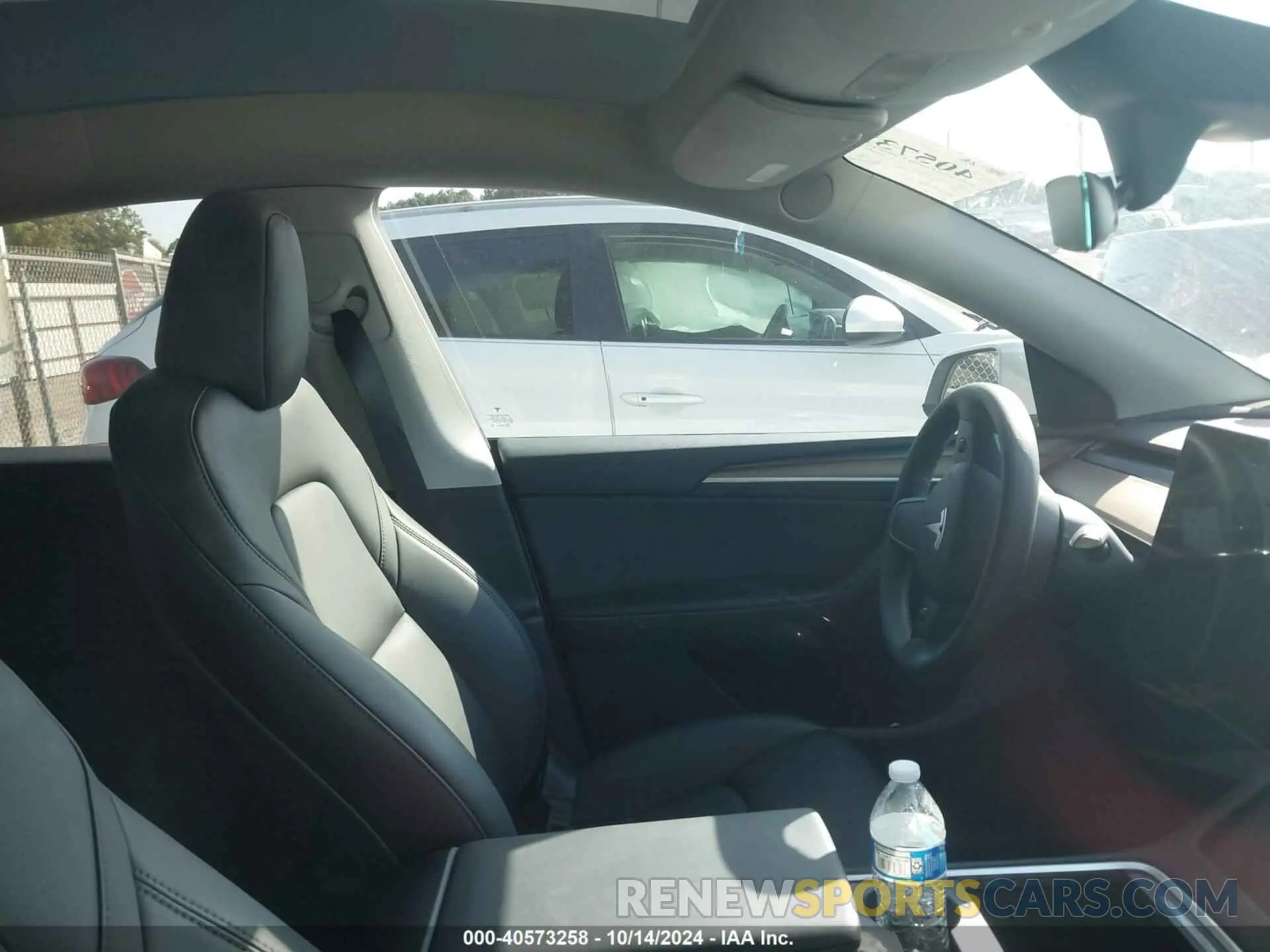 5 Photograph of a damaged car 7SAYGDEEXPF838111 TESLA MODEL Y 2023