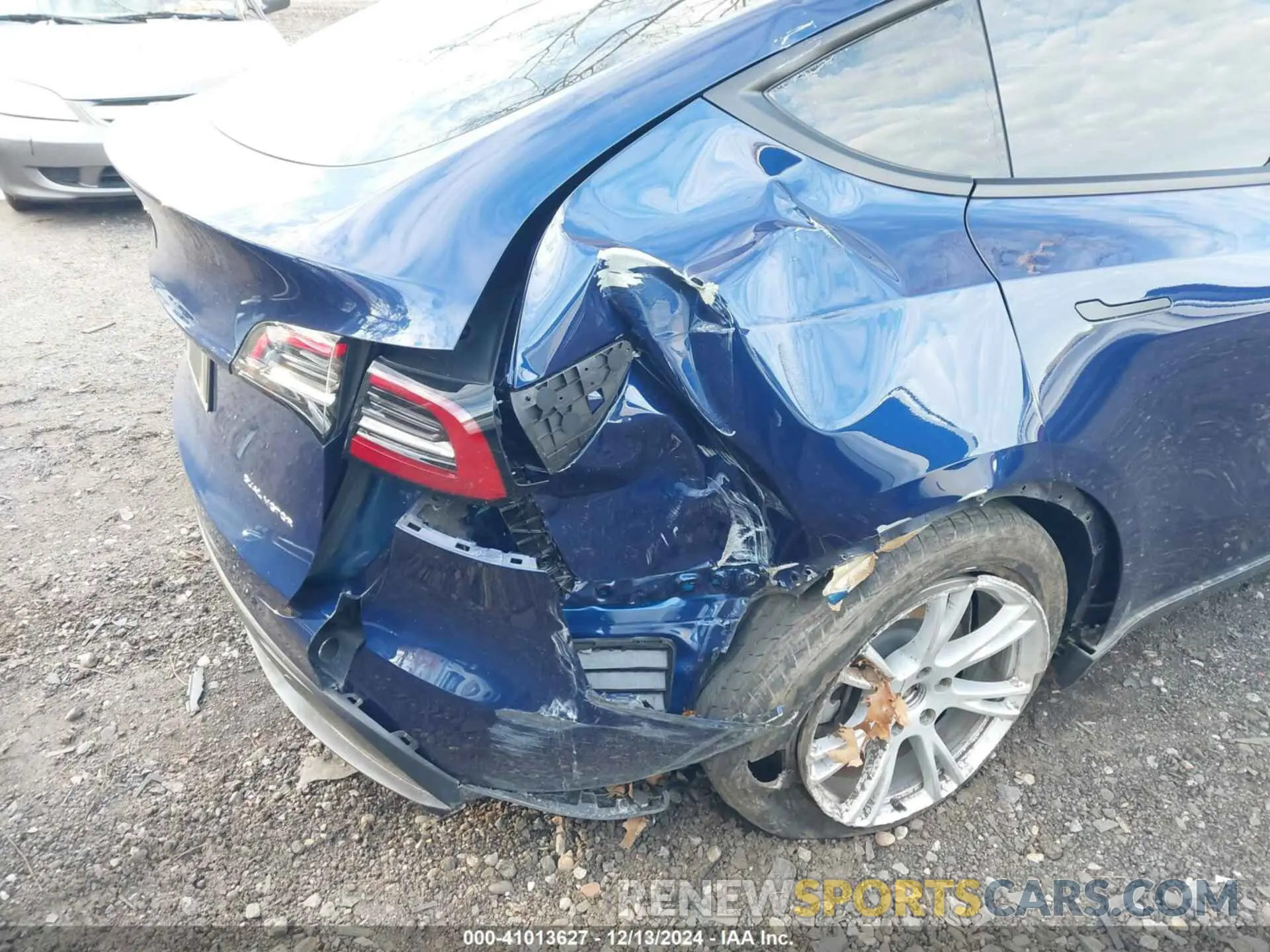 6 Photograph of a damaged car 7SAYGDEEXPF860545 TESLA MODEL Y 2023