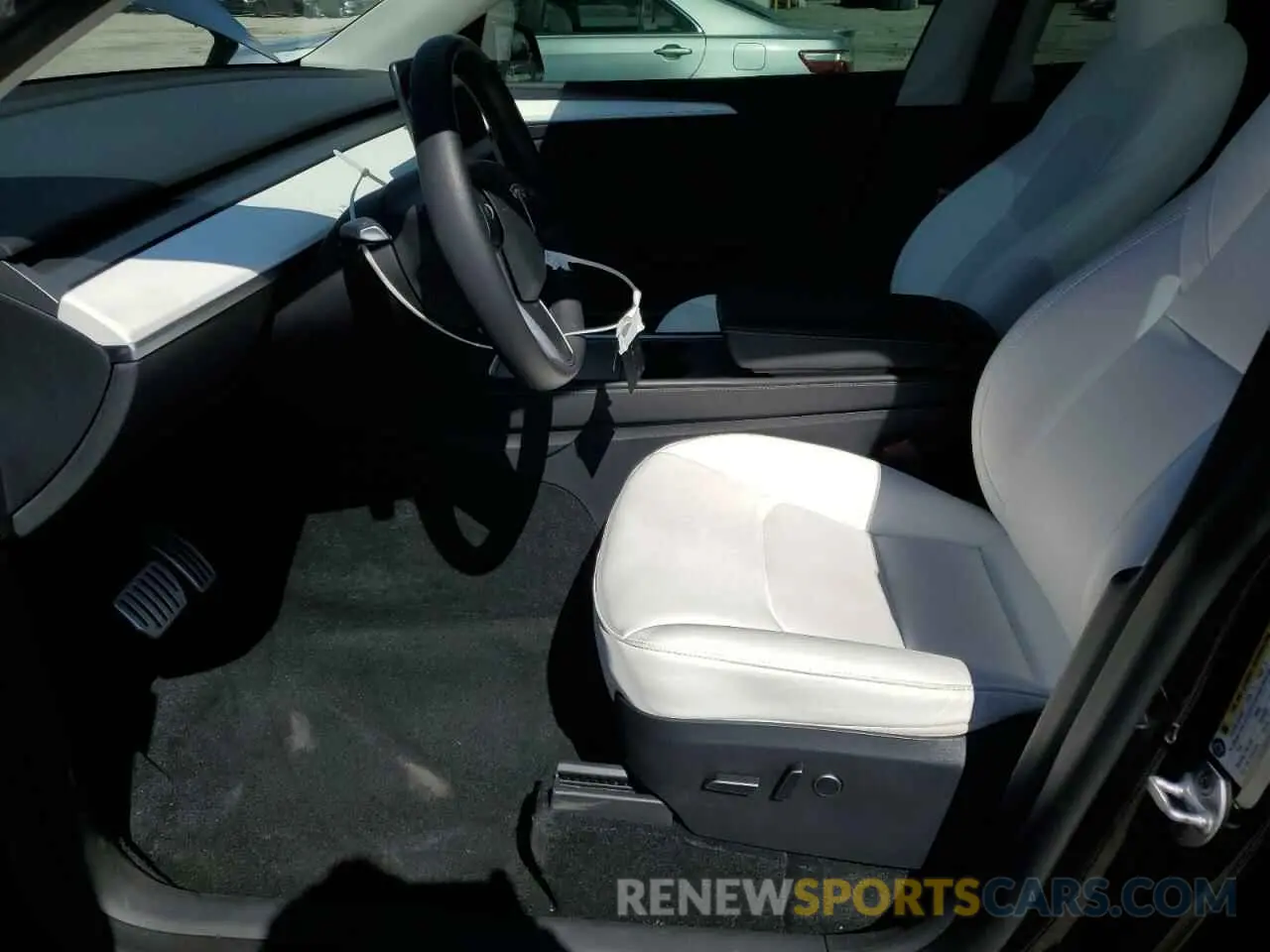 7 Photograph of a damaged car 7SAYGDEF0PF739418 TESLA MODEL Y 2023