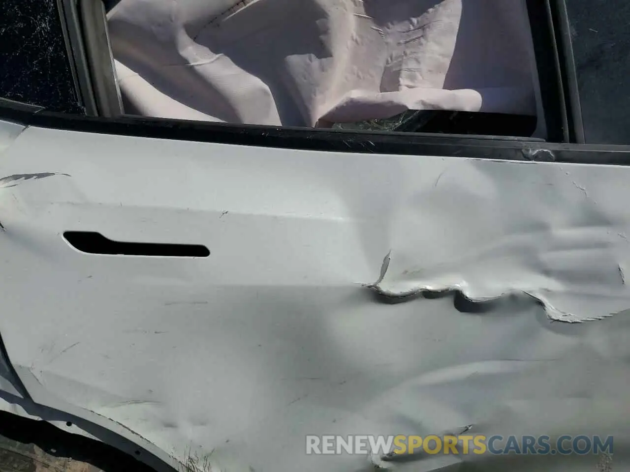 10 Photograph of a damaged car 7SAYGDEF0PF740651 TESLA MODEL Y 2023