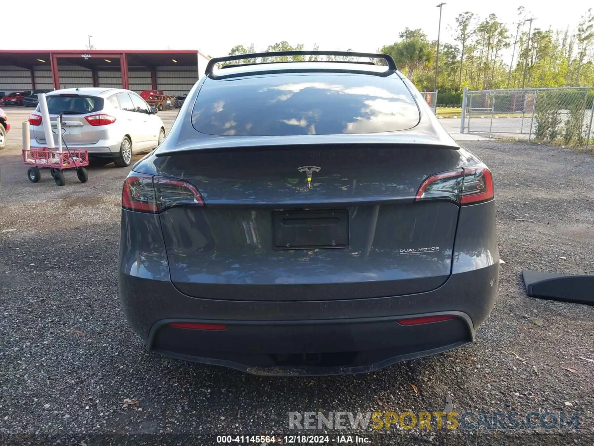 15 Photograph of a damaged car 7SAYGDEF0PF831046 TESLA MODEL Y 2023