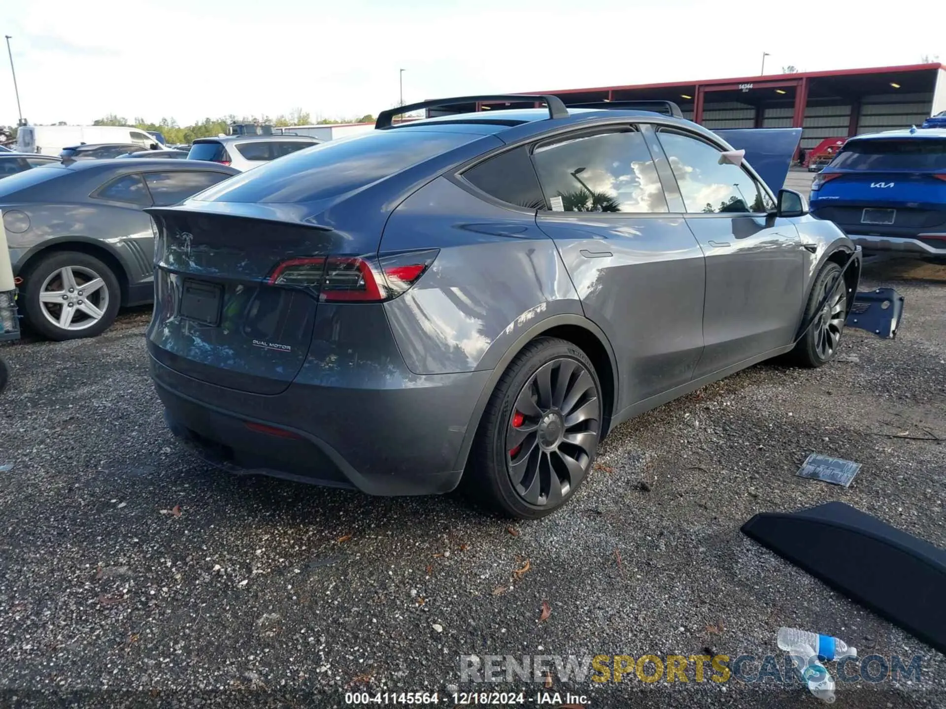 4 Photograph of a damaged car 7SAYGDEF0PF831046 TESLA MODEL Y 2023
