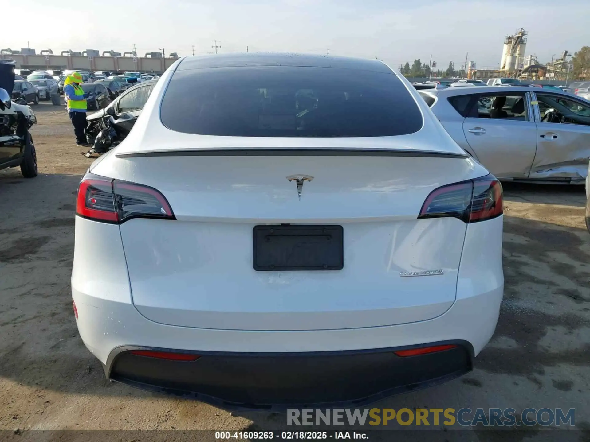17 Фотография поврежденного автомобиля 7SAYGDEF0PF839468 TESLA MODEL Y 2023