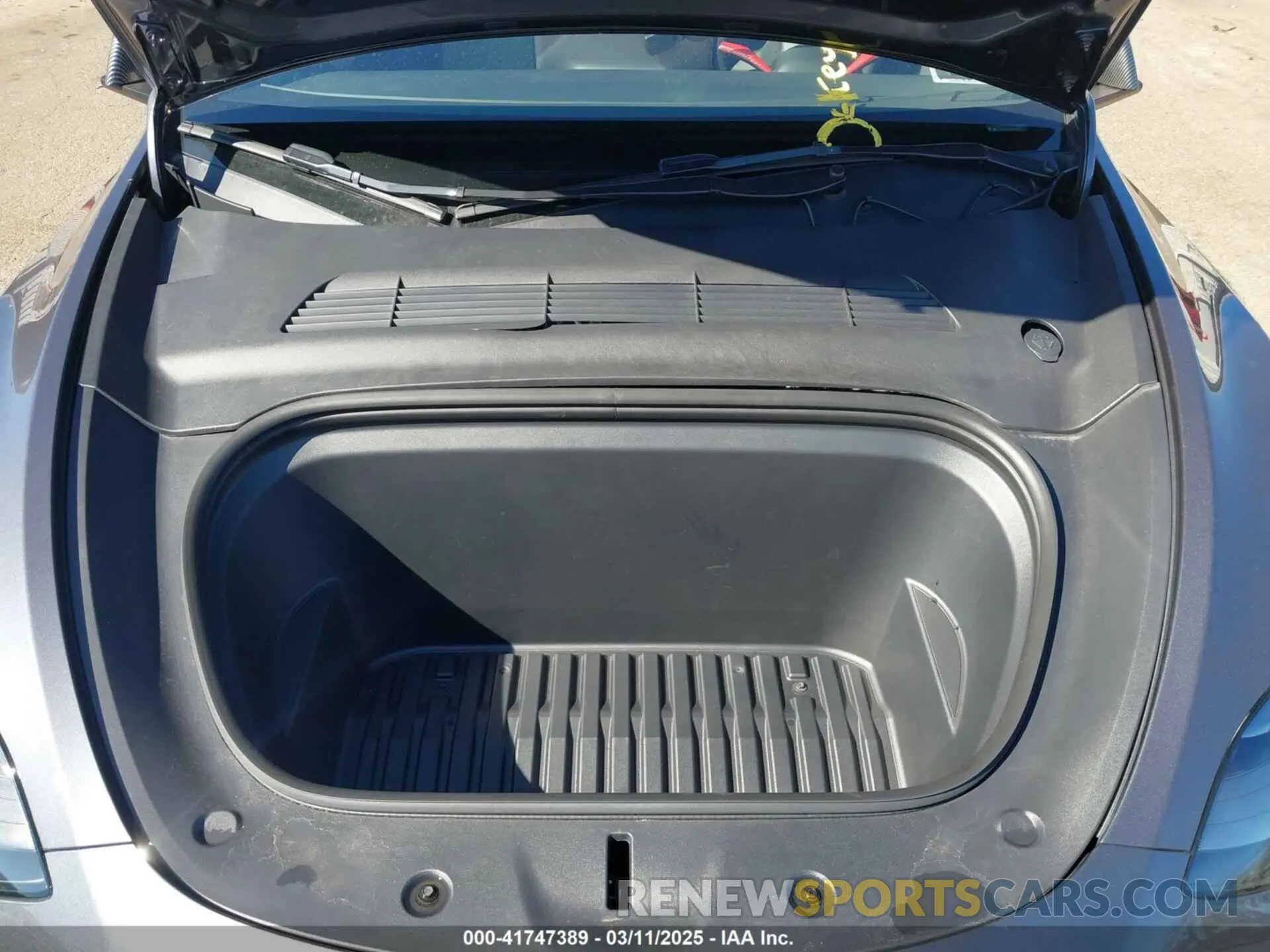 10 Photograph of a damaged car 7SAYGDEF0PF880795 TESLA MODEL Y 2023