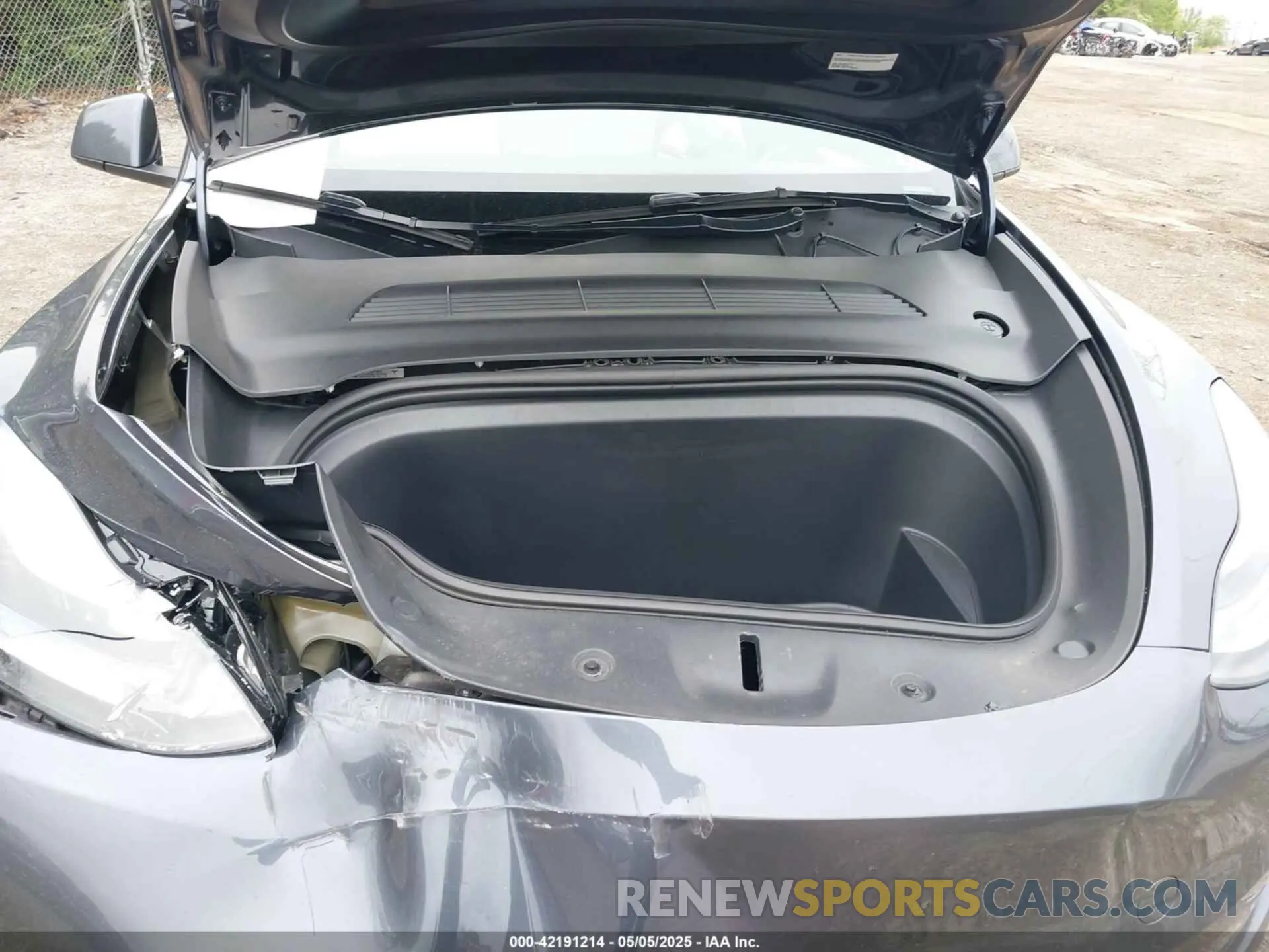 10 Photograph of a damaged car 7SAYGDEF1PF838247 TESLA MODEL Y 2023