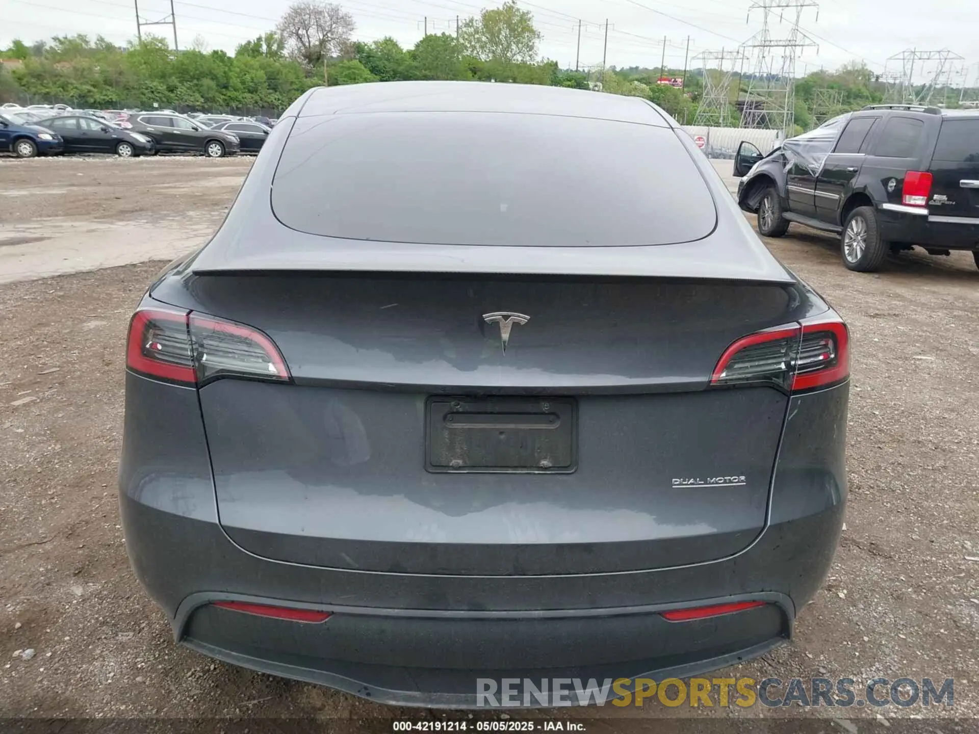 17 Photograph of a damaged car 7SAYGDEF1PF838247 TESLA MODEL Y 2023