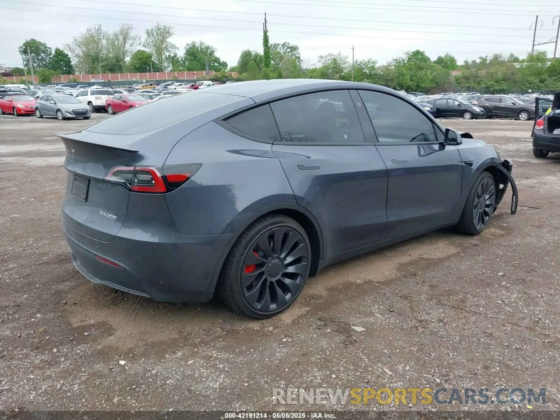 4 Photograph of a damaged car 7SAYGDEF1PF838247 TESLA MODEL Y 2023