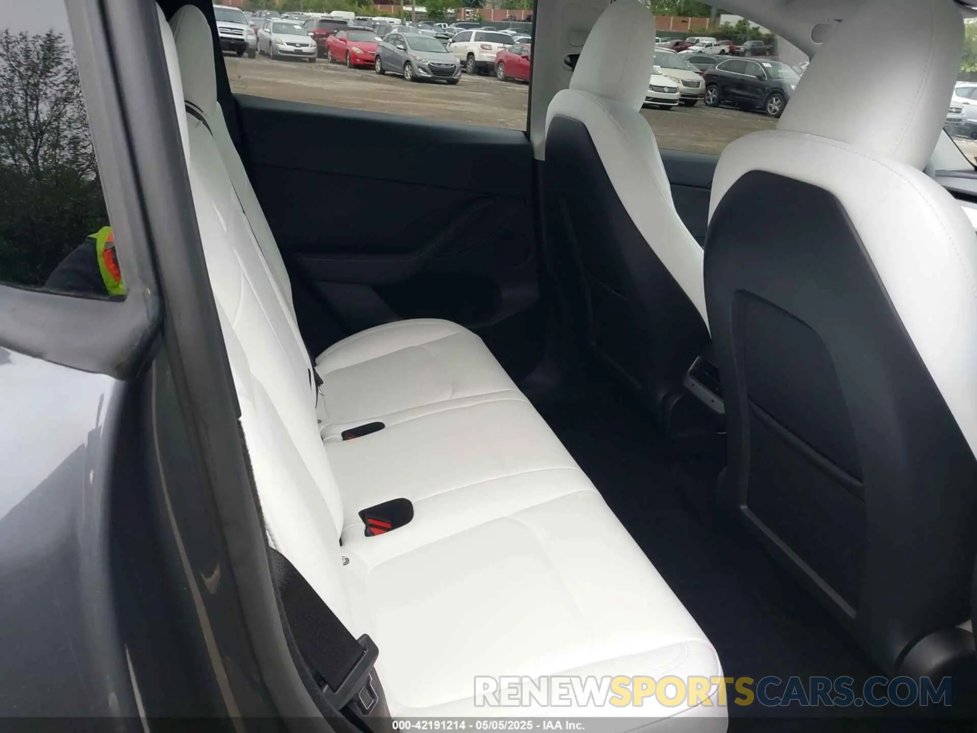 8 Photograph of a damaged car 7SAYGDEF1PF838247 TESLA MODEL Y 2023