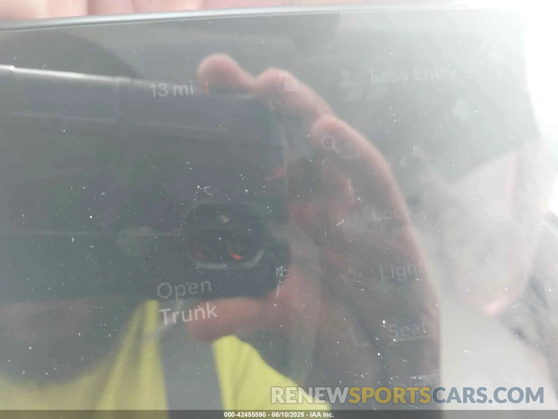 17 Photograph of a damaged car 7SAYGDEF1PF940941 TESLA MODEL Y 2023