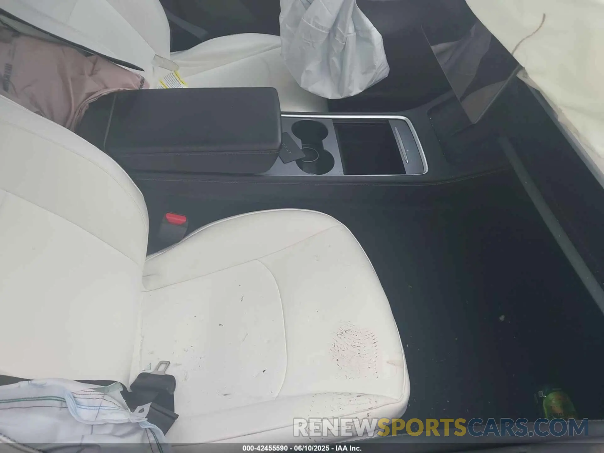 5 Photograph of a damaged car 7SAYGDEF1PF940941 TESLA MODEL Y 2023