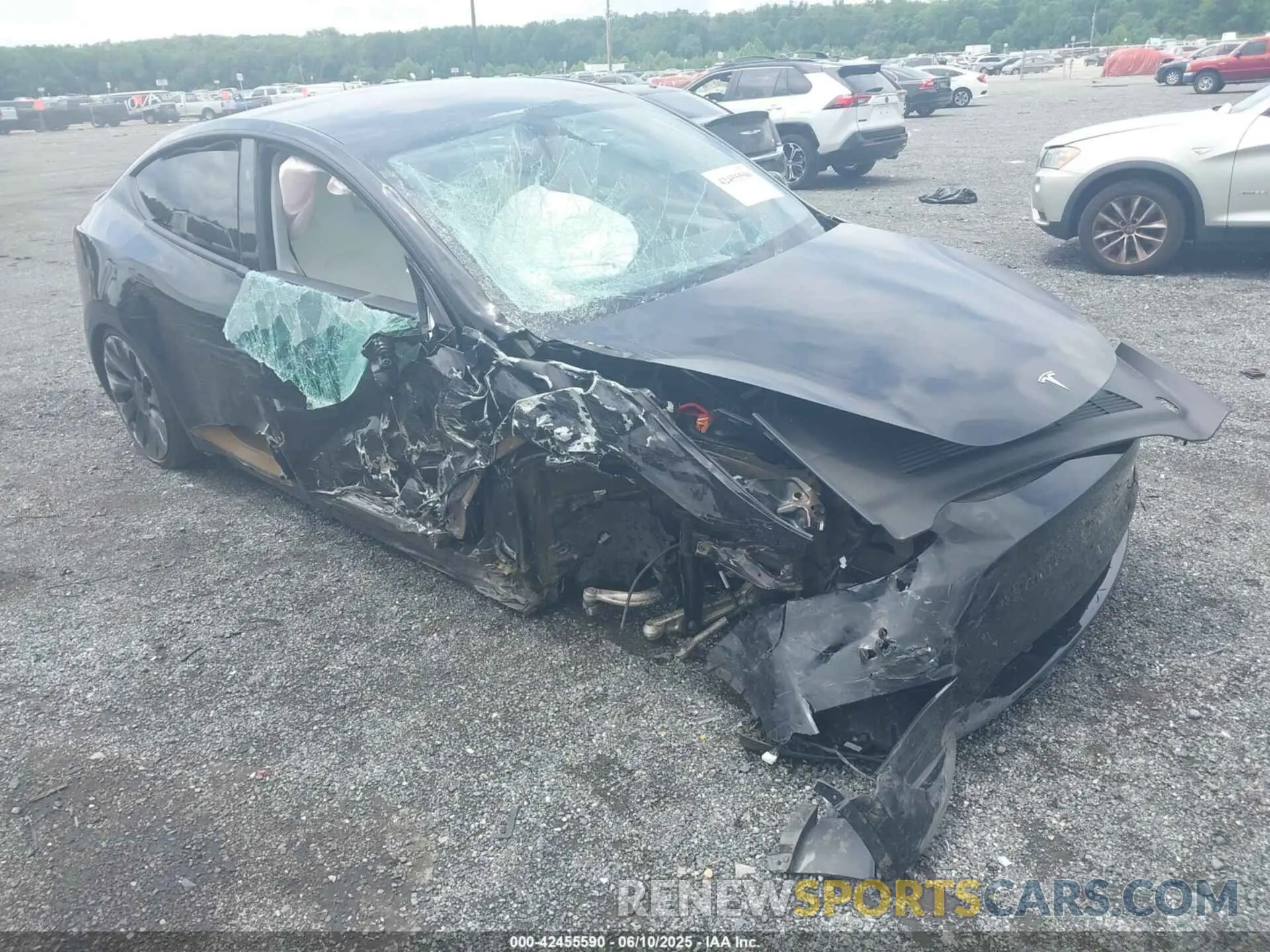 6 Photograph of a damaged car 7SAYGDEF1PF940941 TESLA MODEL Y 2023