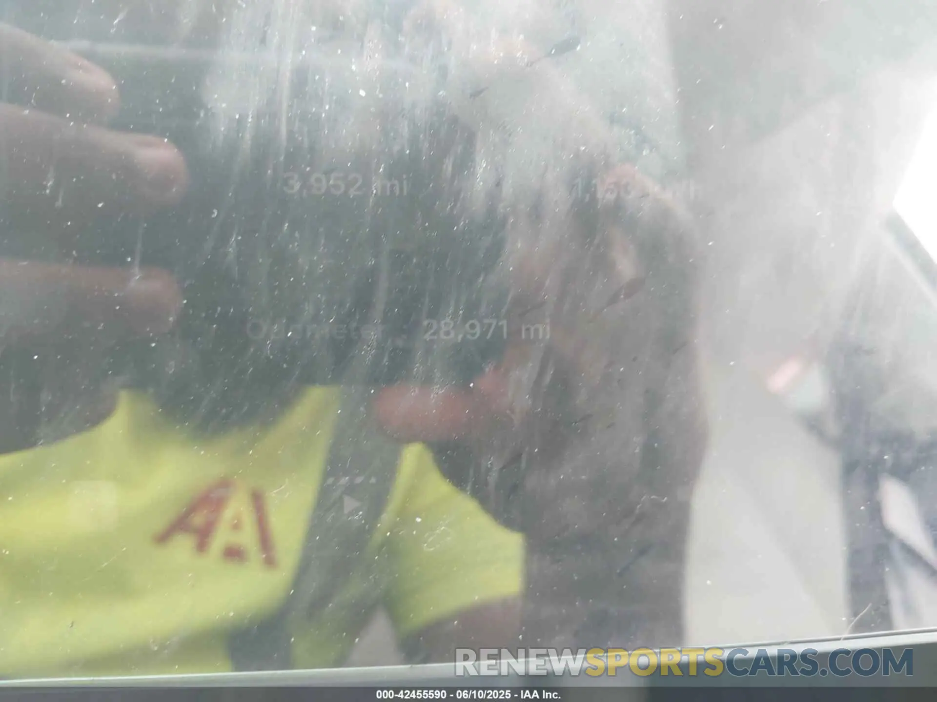 7 Photograph of a damaged car 7SAYGDEF1PF940941 TESLA MODEL Y 2023