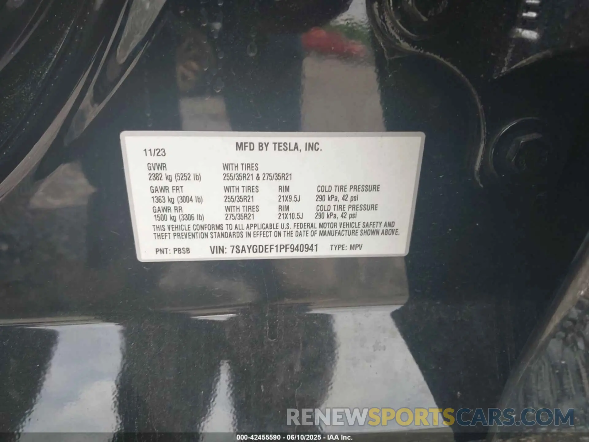 9 Photograph of a damaged car 7SAYGDEF1PF940941 TESLA MODEL Y 2023