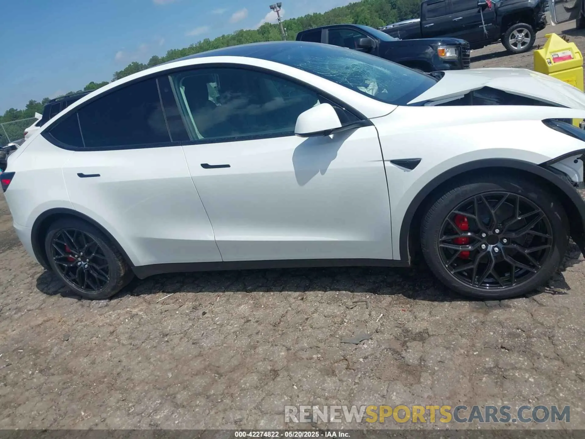 13 Photograph of a damaged car 7SAYGDEF2PF707151 TESLA MODEL Y 2023