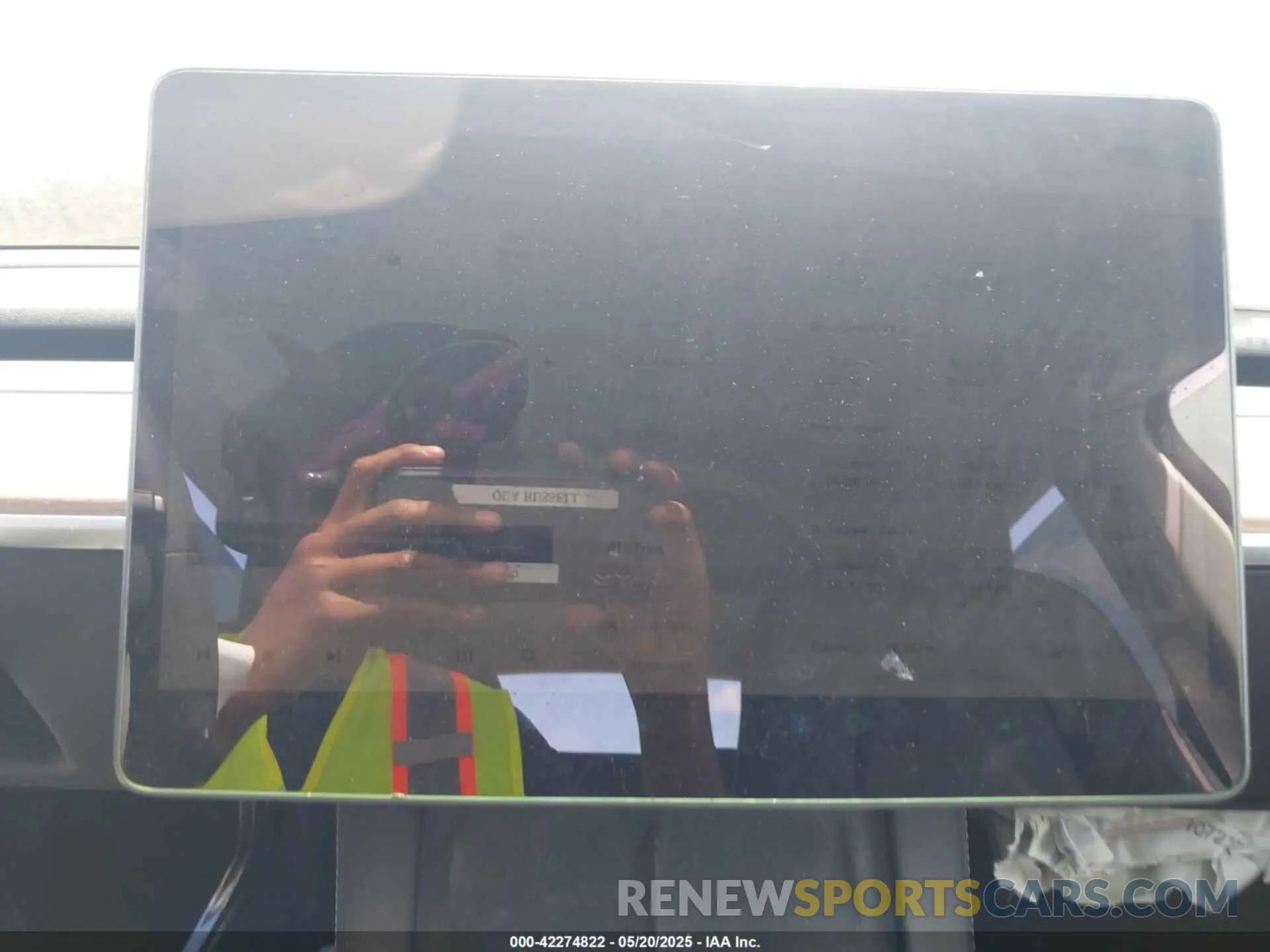 18 Photograph of a damaged car 7SAYGDEF2PF707151 TESLA MODEL Y 2023