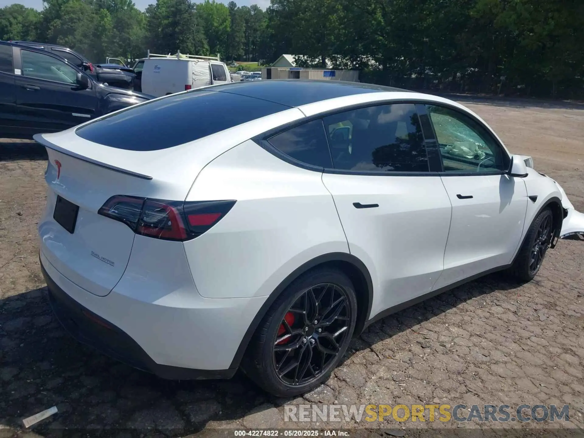 4 Photograph of a damaged car 7SAYGDEF2PF707151 TESLA MODEL Y 2023