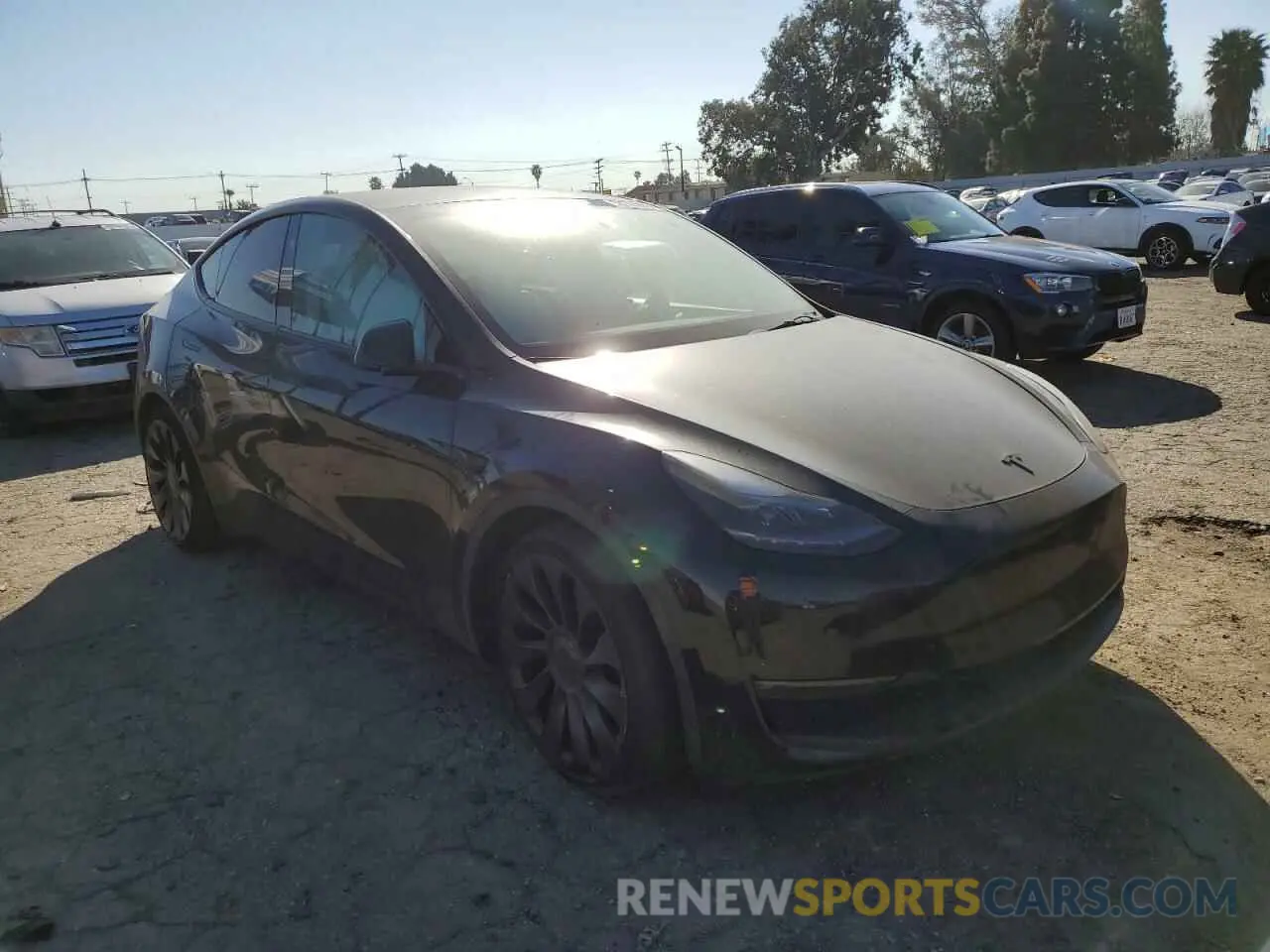4 Photograph of a damaged car 7SAYGDEF2PF852075 TESLA MODEL Y 2023