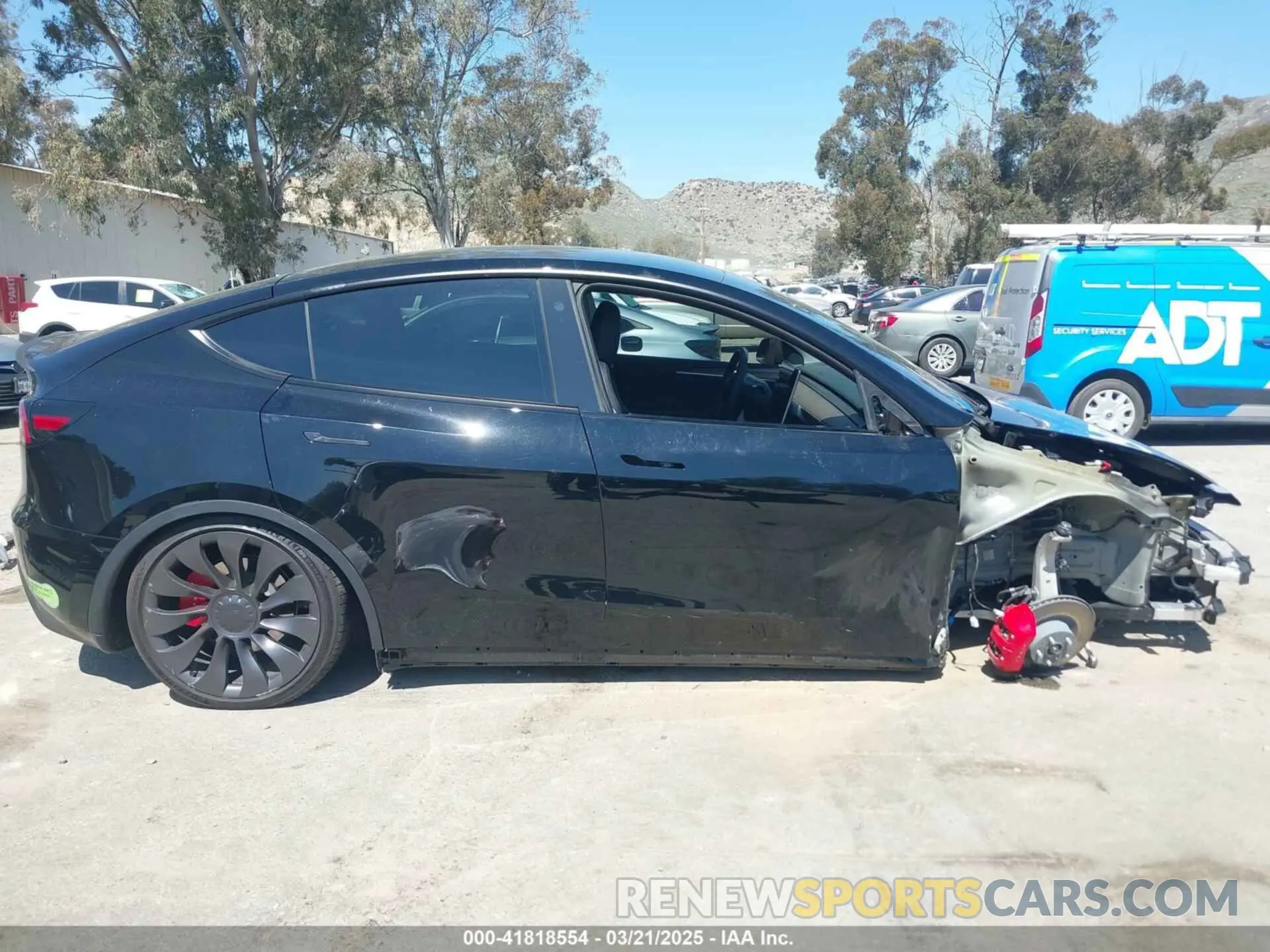 14 Photograph of a damaged car 7SAYGDEF3PF683118 TESLA MODEL Y 2023