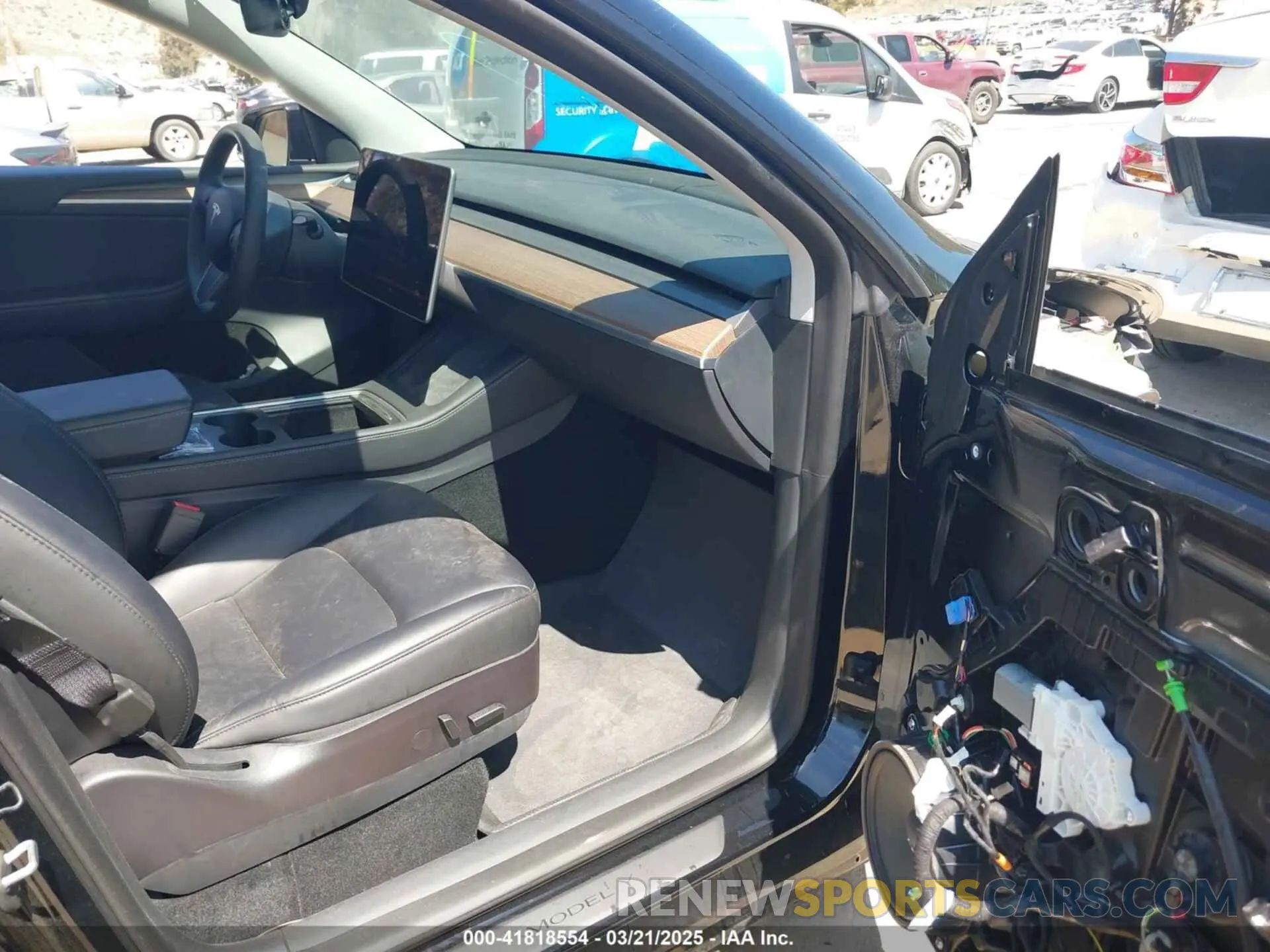 5 Photograph of a damaged car 7SAYGDEF3PF683118 TESLA MODEL Y 2023