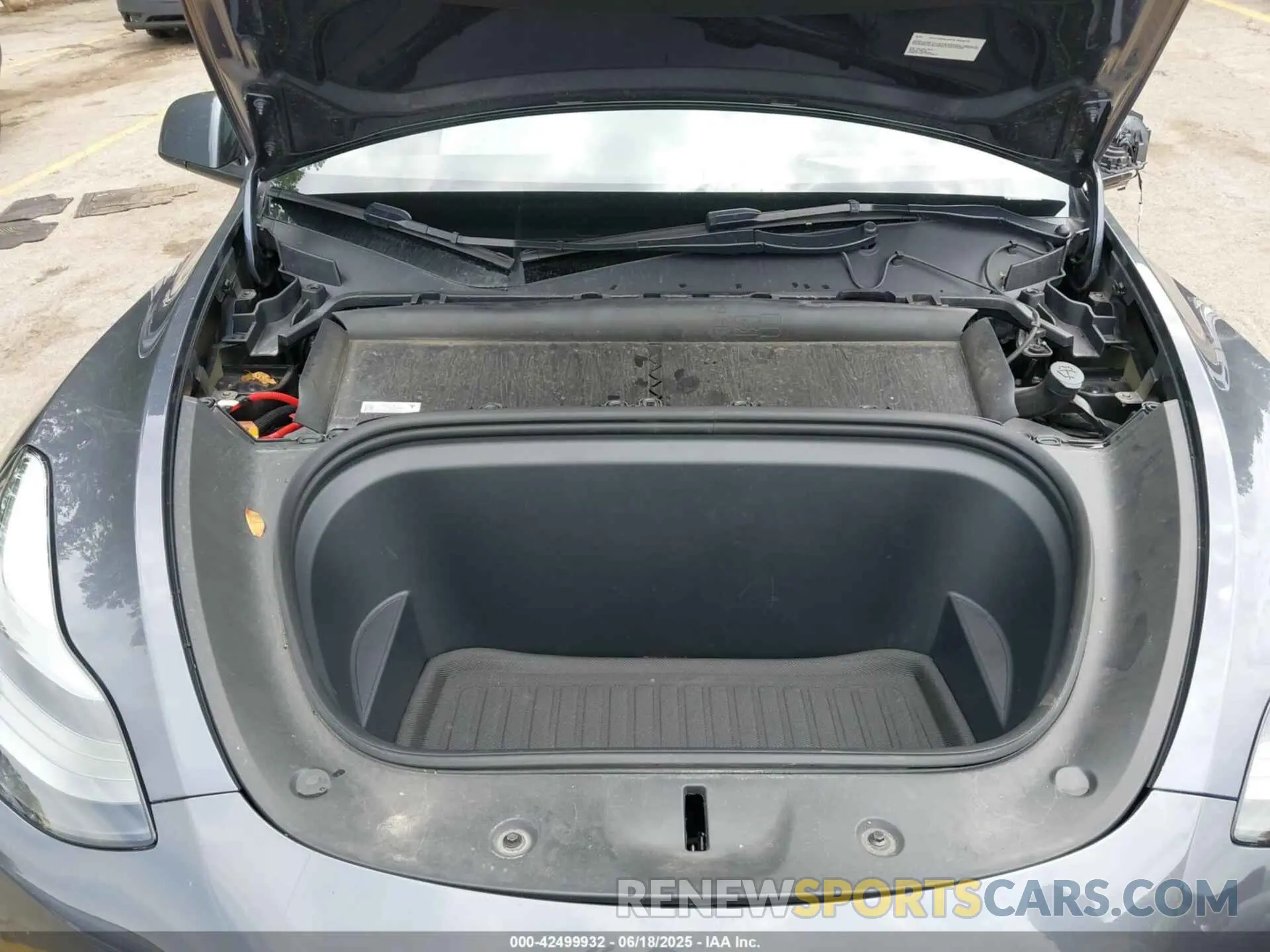 10 Photograph of a damaged car 7SAYGDEF3PF801796 TESLA MODEL Y 2023