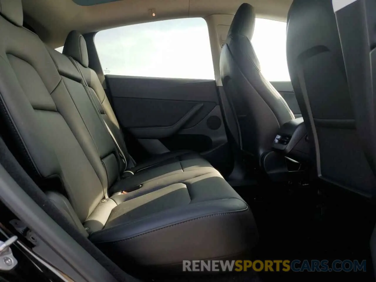 10 Photograph of a damaged car 7SAYGDEF3PF921470 TESLA MODEL Y 2023