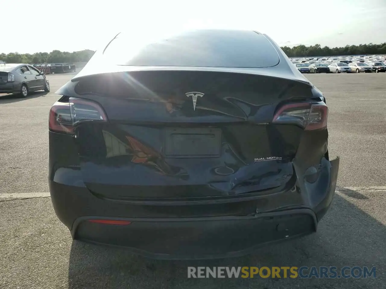 6 Photograph of a damaged car 7SAYGDEF3PF921470 TESLA MODEL Y 2023