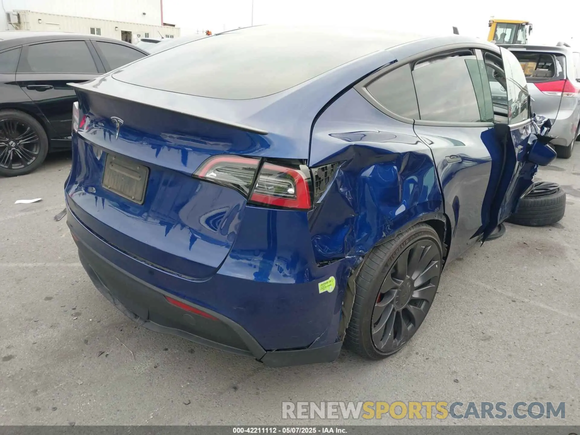 4 Photograph of a damaged car 7SAYGDEF4PF709015 TESLA MODEL Y 2023