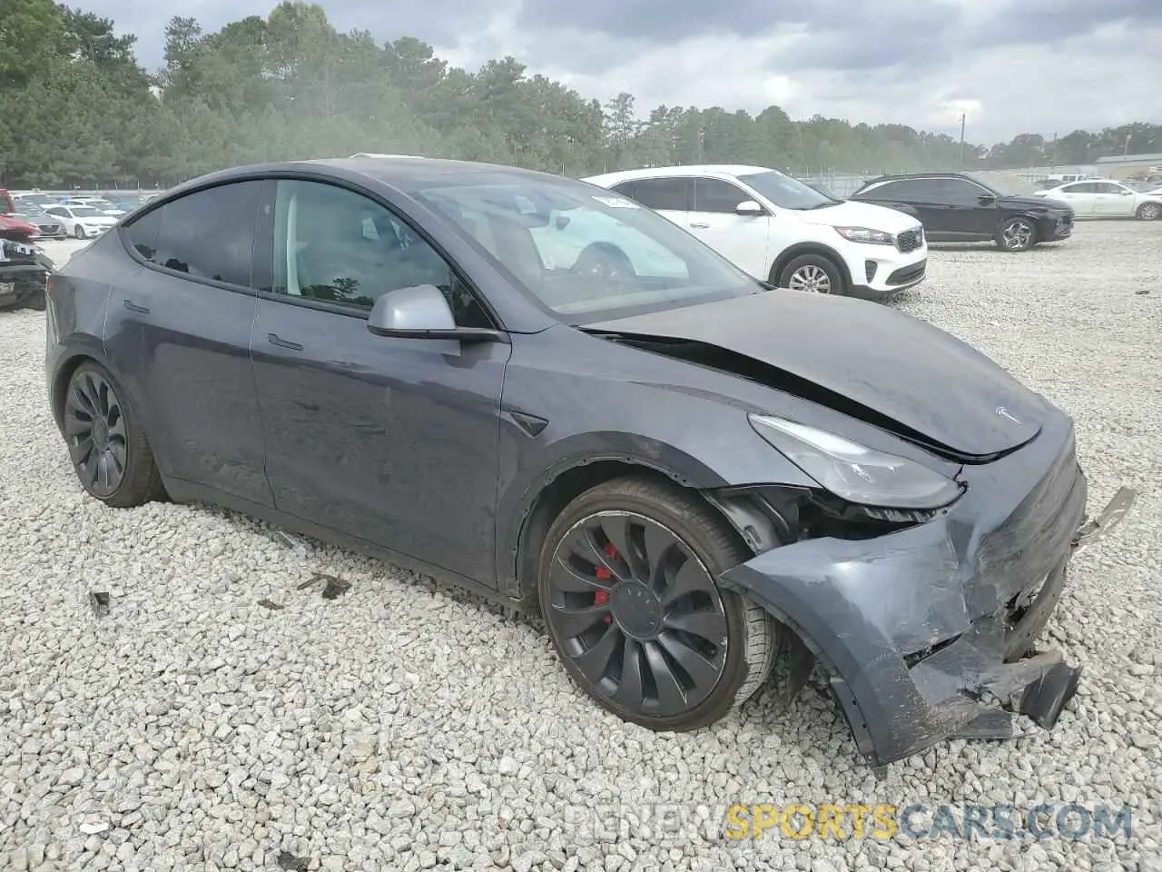 4 Photograph of a damaged car 7SAYGDEF4PF829543 TESLA MODEL Y 2023