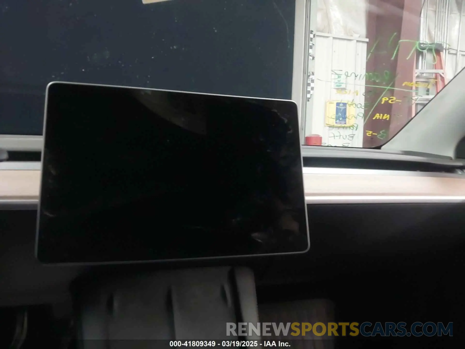 19 Photograph of a damaged car 7SAYGDEF5PF665560 TESLA MODEL Y 2023