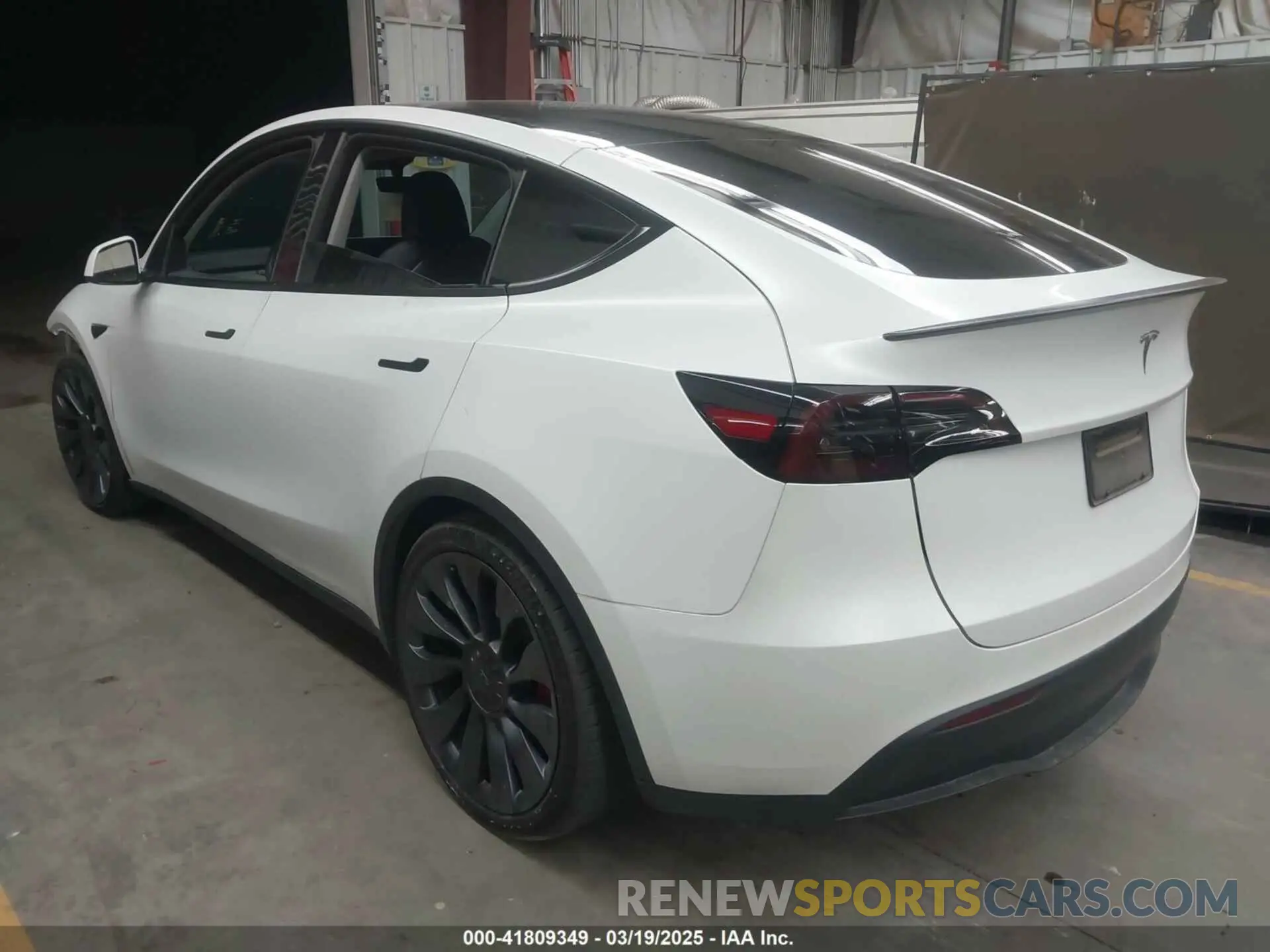 3 Photograph of a damaged car 7SAYGDEF5PF665560 TESLA MODEL Y 2023