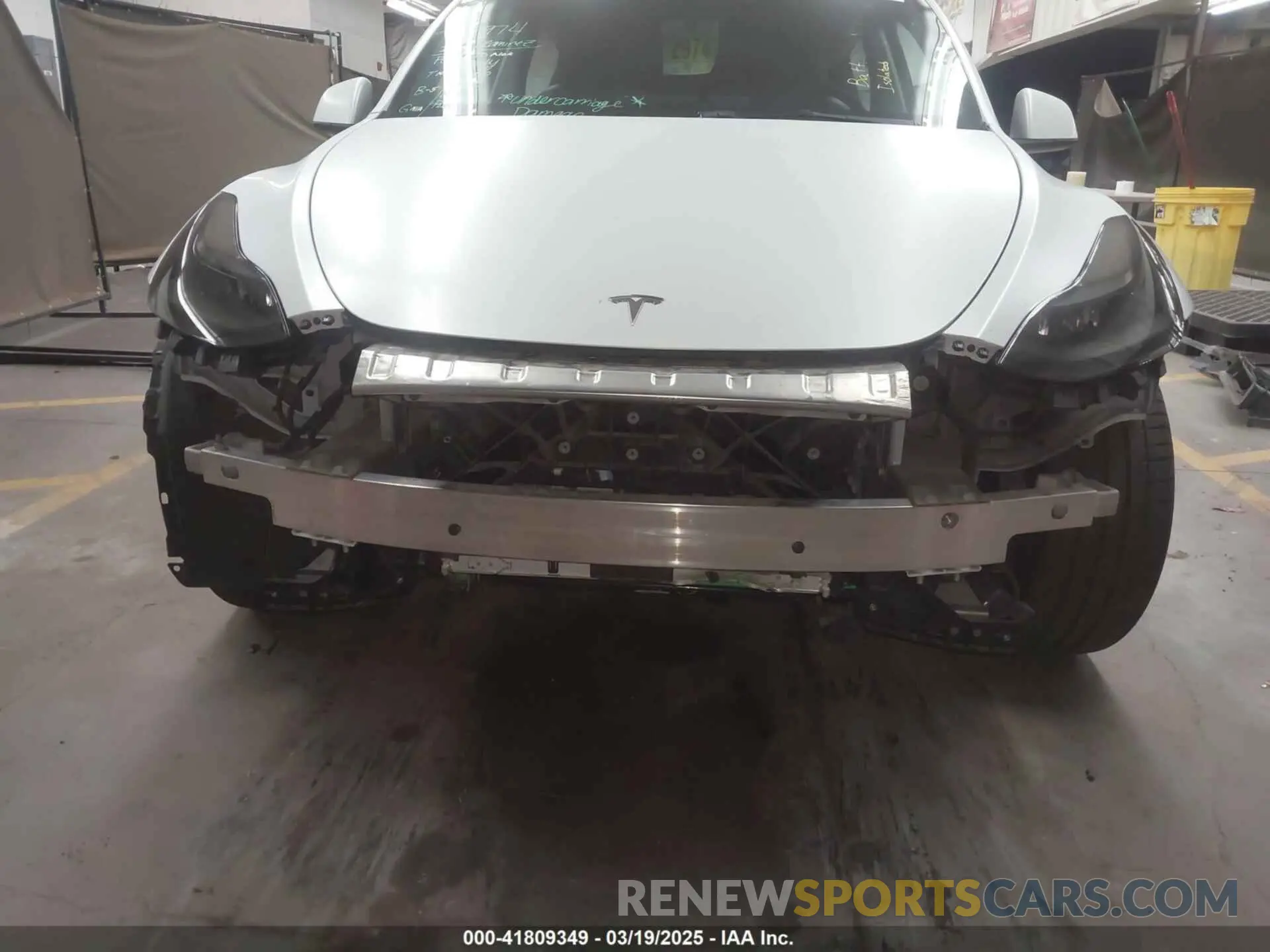 6 Photograph of a damaged car 7SAYGDEF5PF665560 TESLA MODEL Y 2023