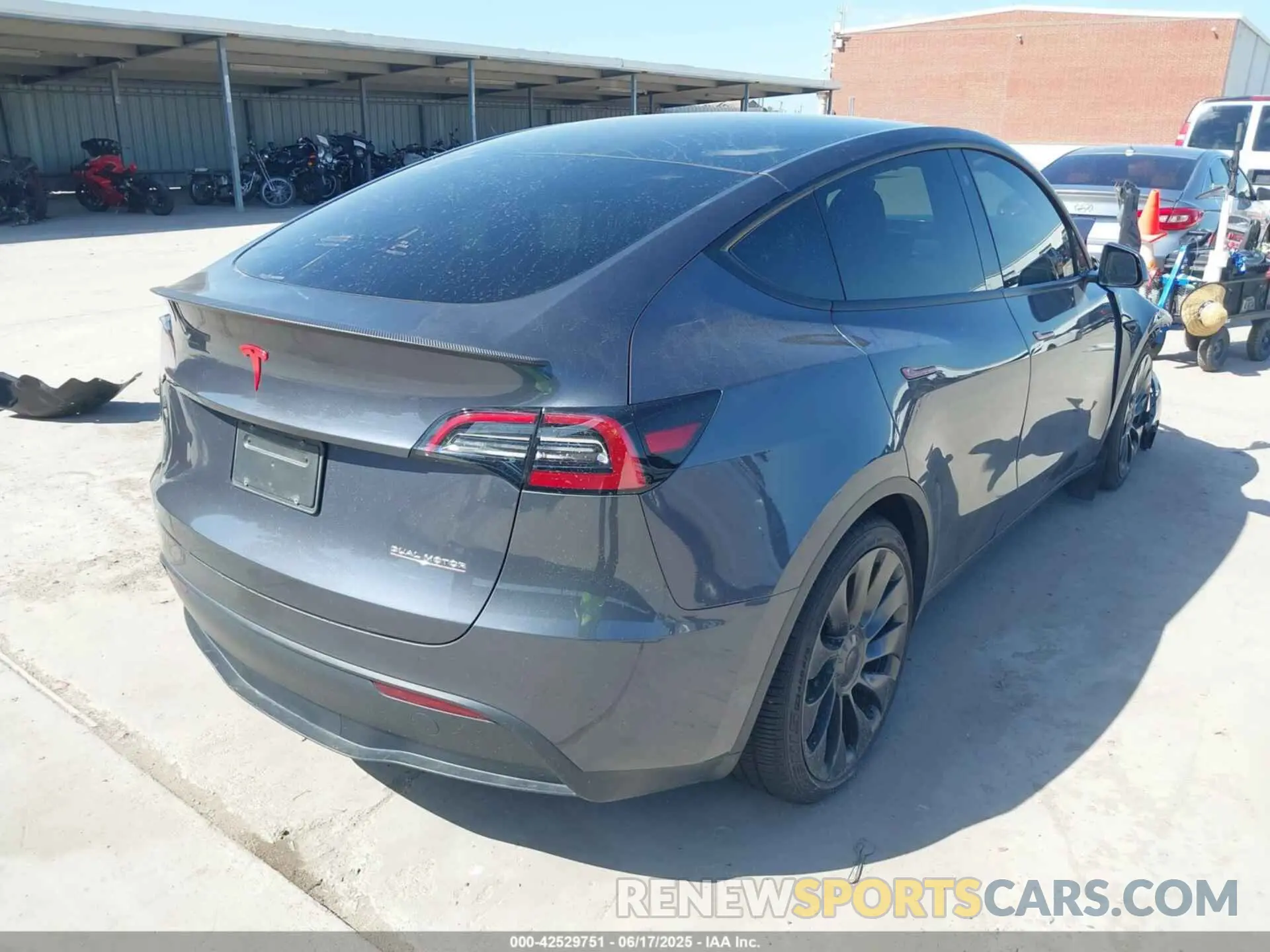 4 Фотография поврежденного автомобиля 7SAYGDEF5PF696100 TESLA MODEL Y 2023