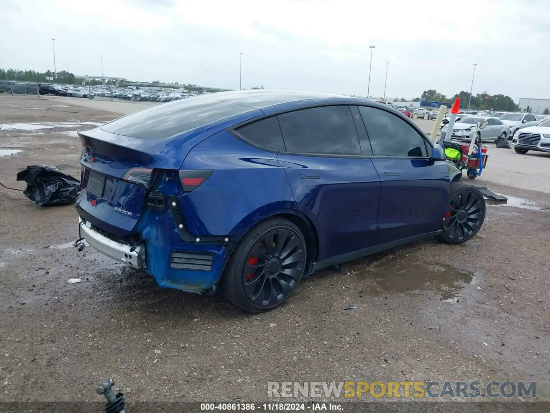 4 Photograph of a damaged car 7SAYGDEF5PF700663 TESLA MODEL Y 2023