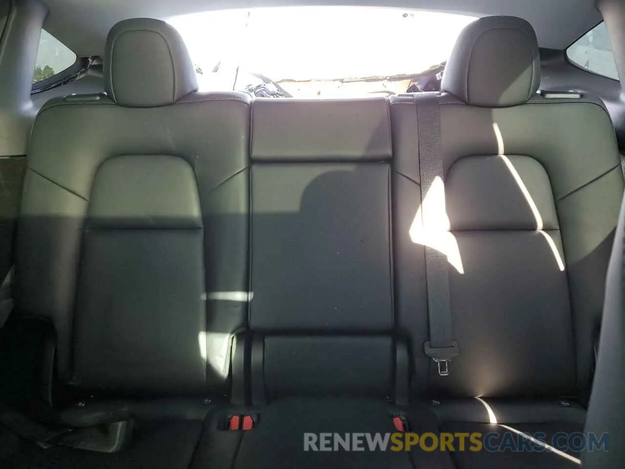 10 Photograph of a damaged car 7SAYGDEF5PF844083 TESLA MODEL Y 2023