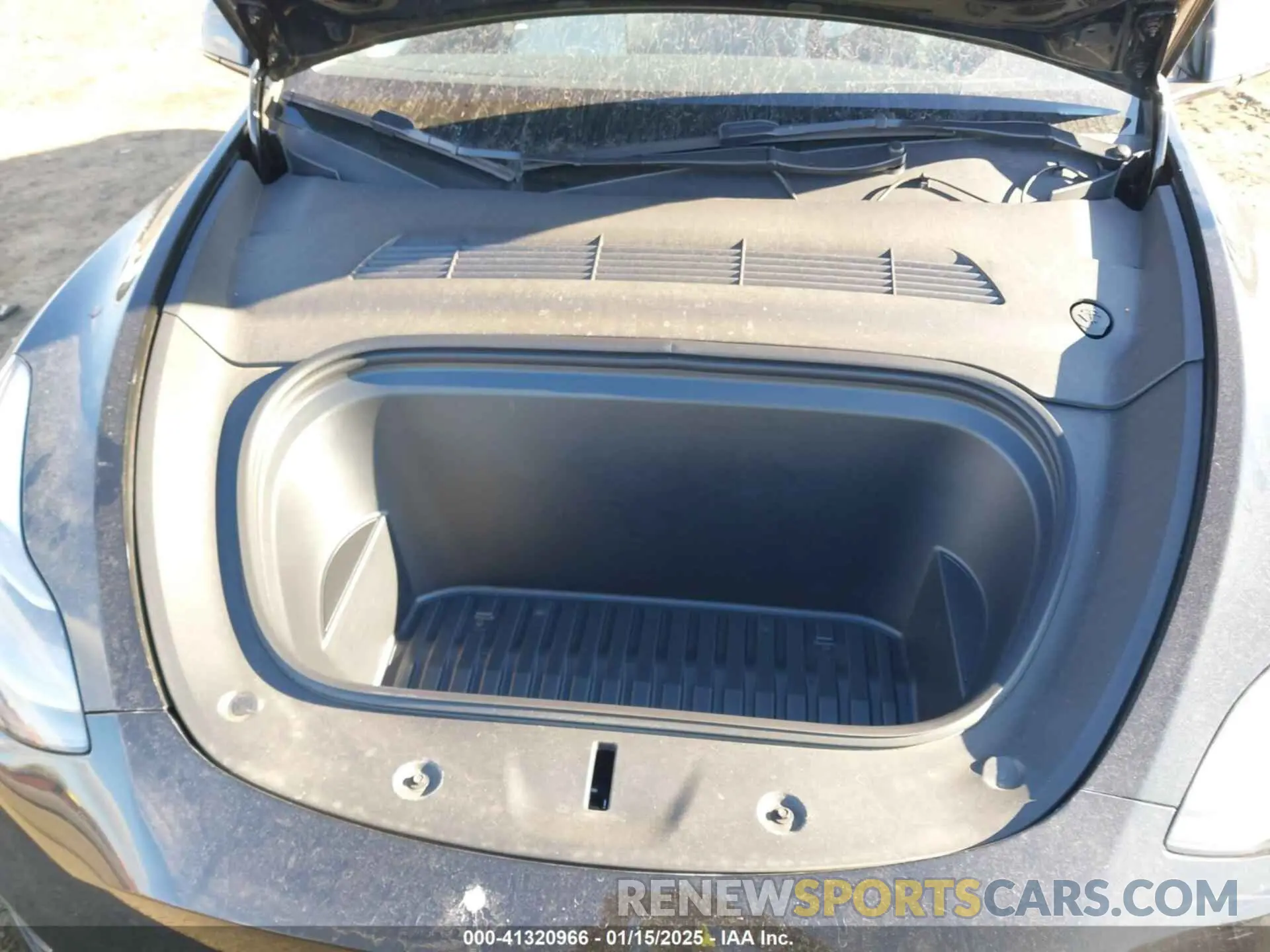 10 Photograph of a damaged car 7SAYGDEF5PF936178 TESLA MODEL Y 2023
