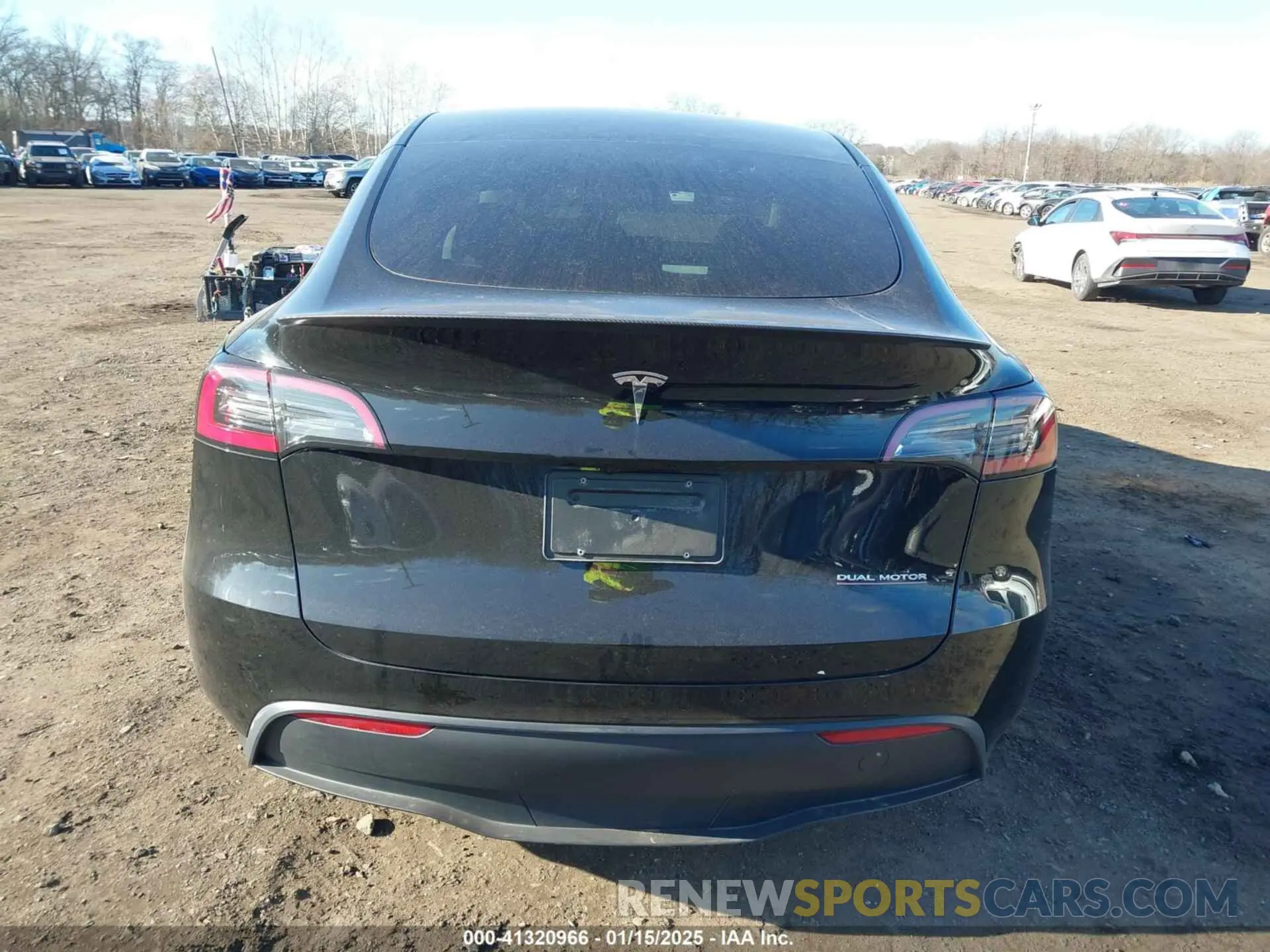 16 Photograph of a damaged car 7SAYGDEF5PF936178 TESLA MODEL Y 2023