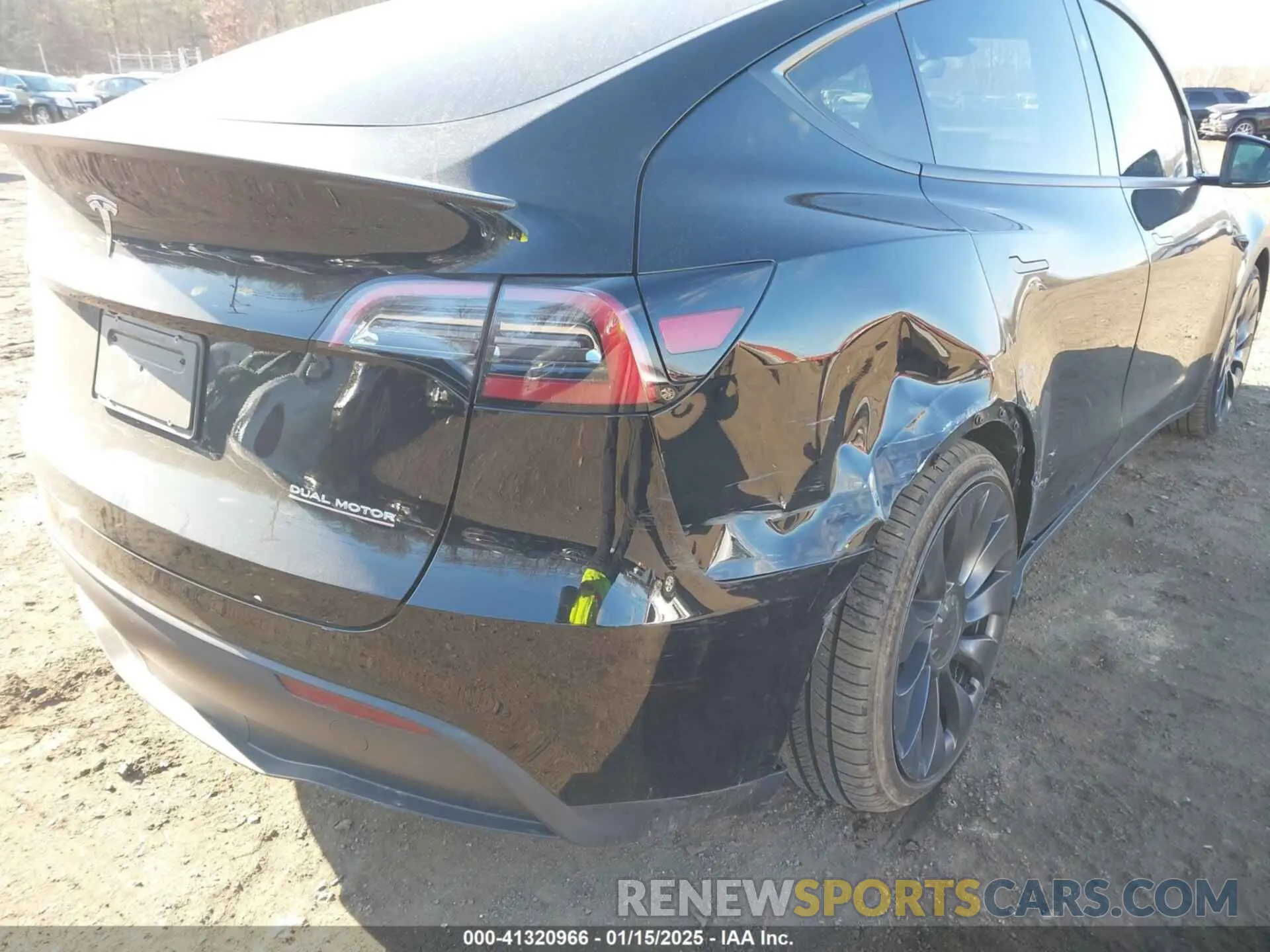 19 Photograph of a damaged car 7SAYGDEF5PF936178 TESLA MODEL Y 2023