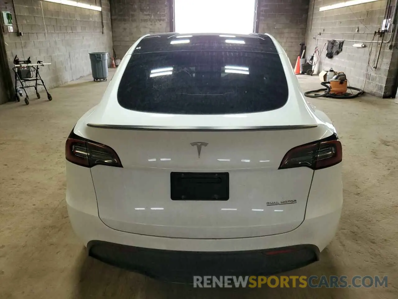 6 Photograph of a damaged car 7SAYGDEF6PF798103 TESLA MODEL Y 2023