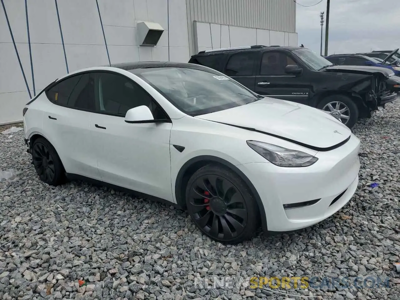 4 Photograph of a damaged car 7SAYGDEF6PF855657 TESLA MODEL Y 2023