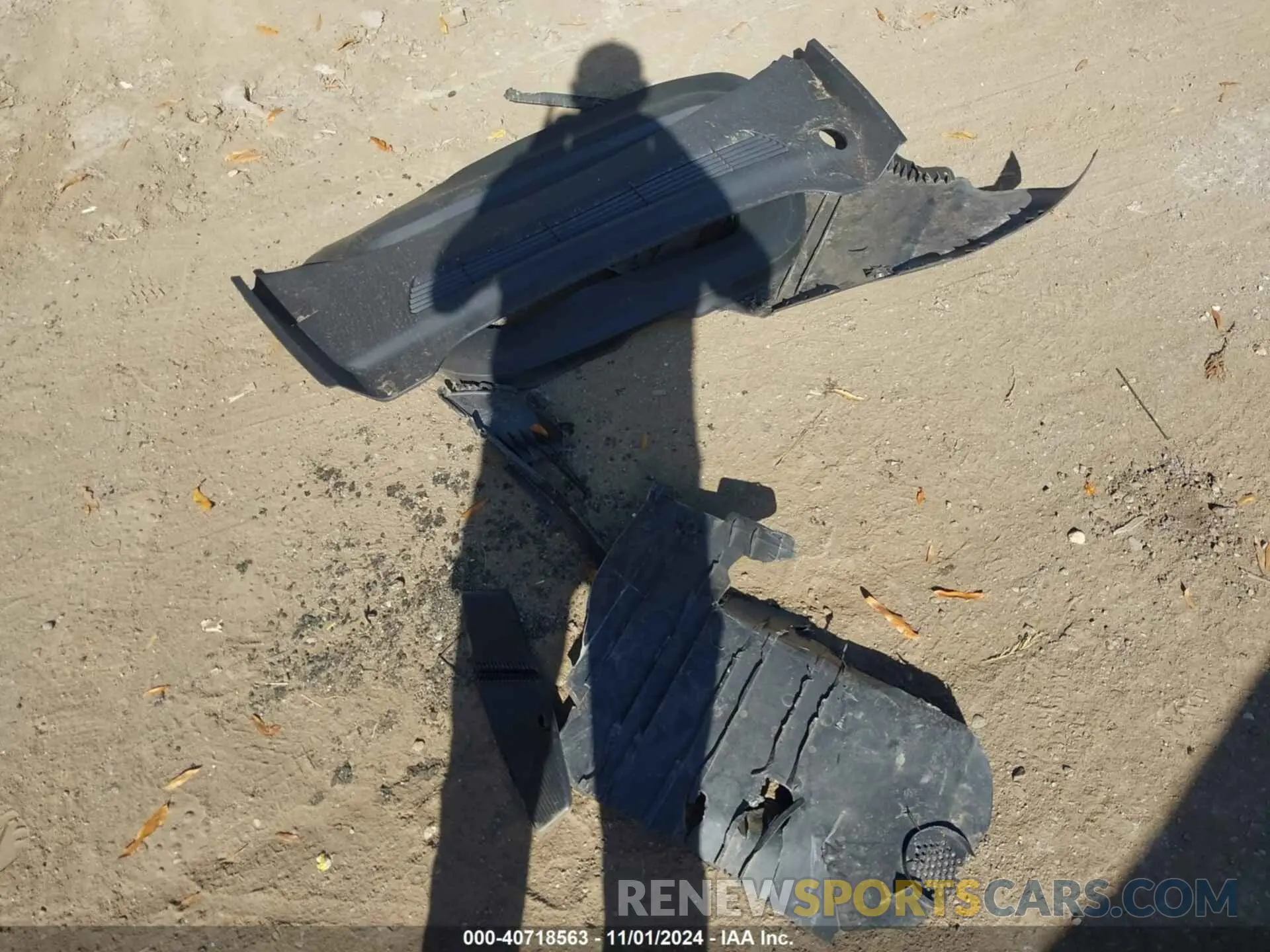 11 Photograph of a damaged car 7SAYGDEF6PF870935 TESLA MODEL Y 2023