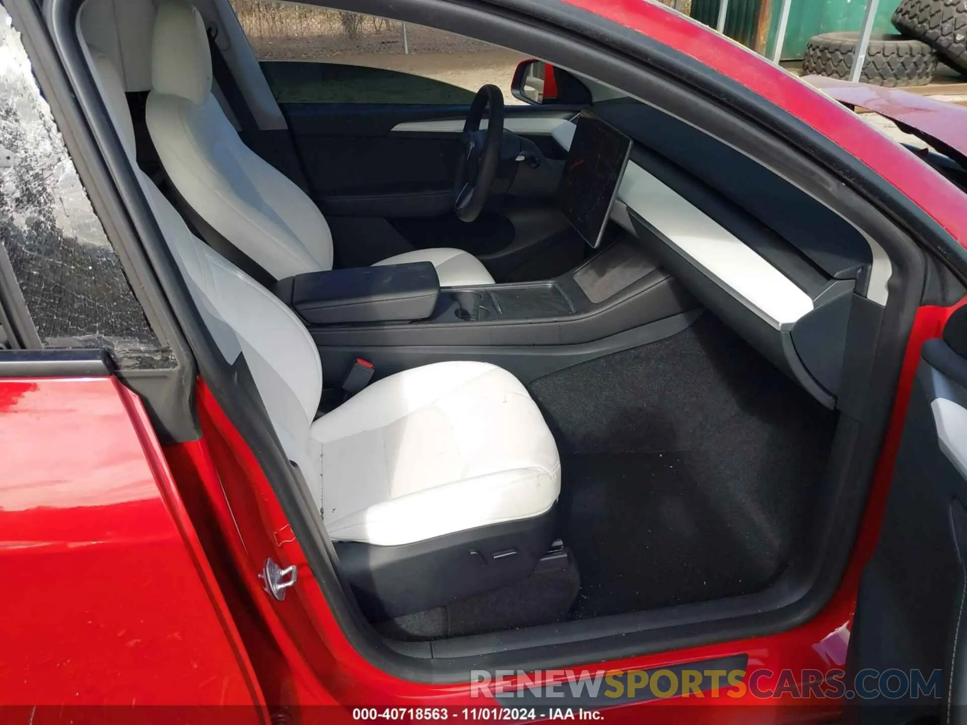 5 Photograph of a damaged car 7SAYGDEF6PF870935 TESLA MODEL Y 2023