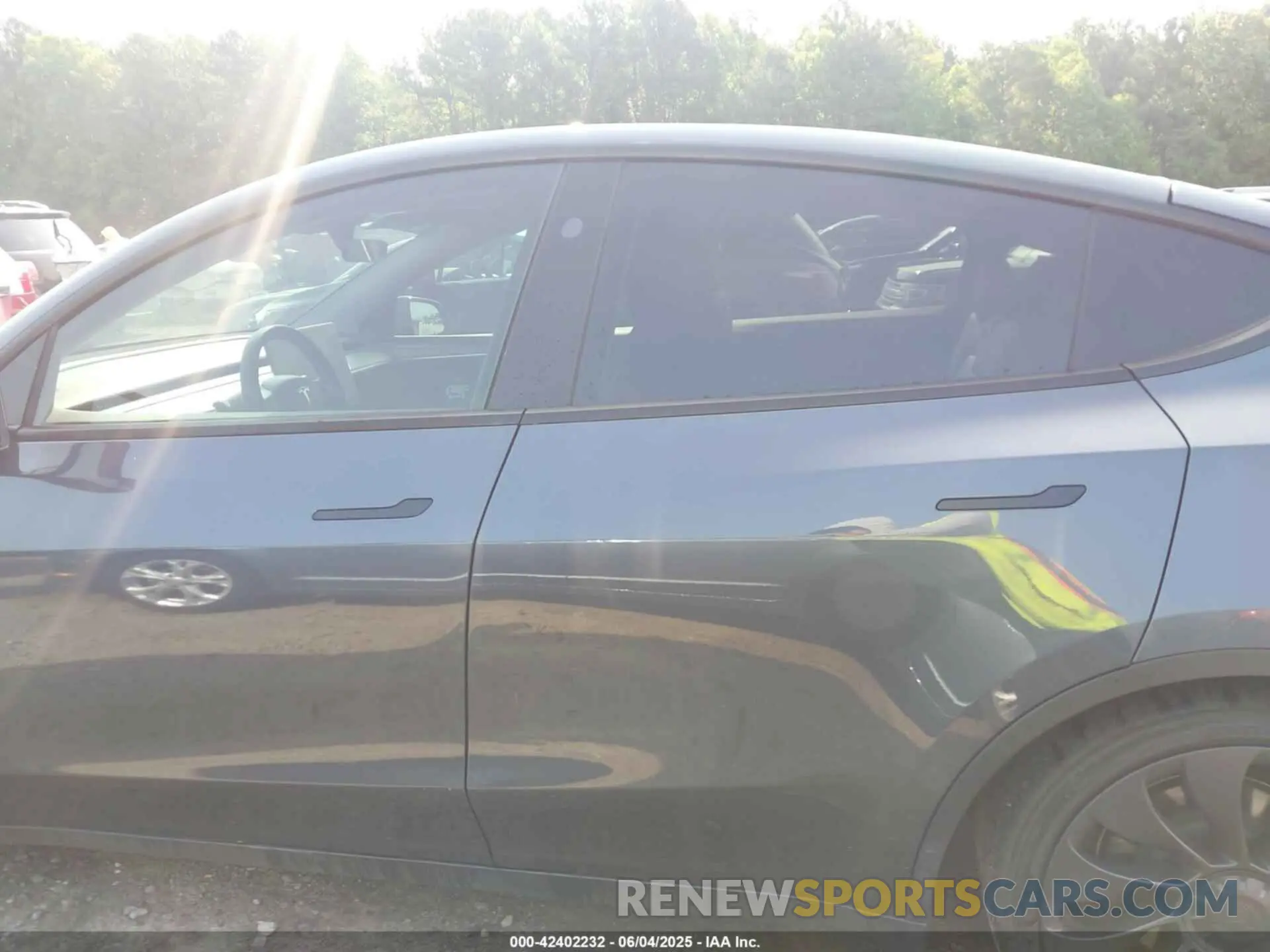14 Photograph of a damaged car 7SAYGDEF6PF872801 TESLA MODEL Y 2023