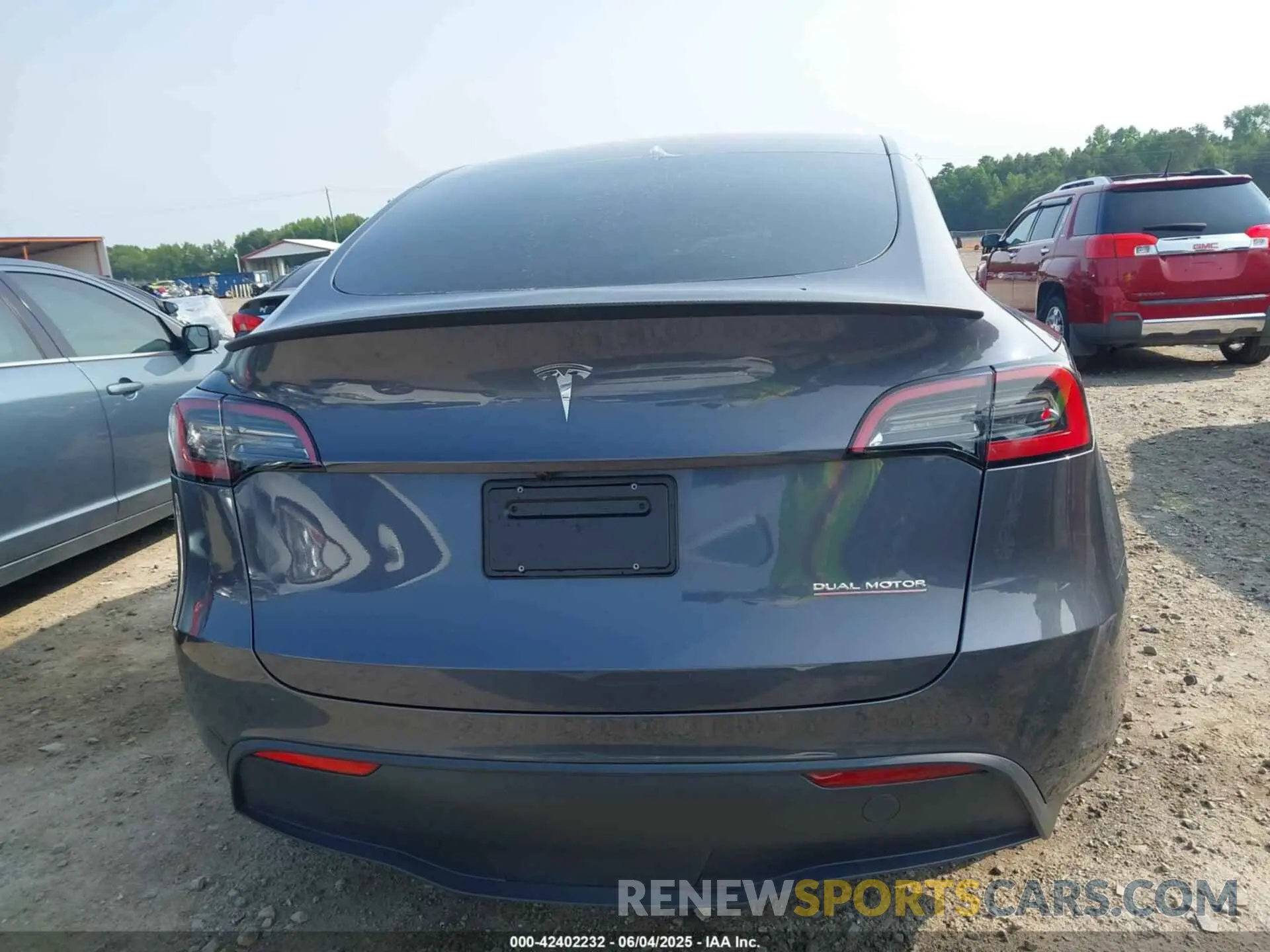 16 Photograph of a damaged car 7SAYGDEF6PF872801 TESLA MODEL Y 2023