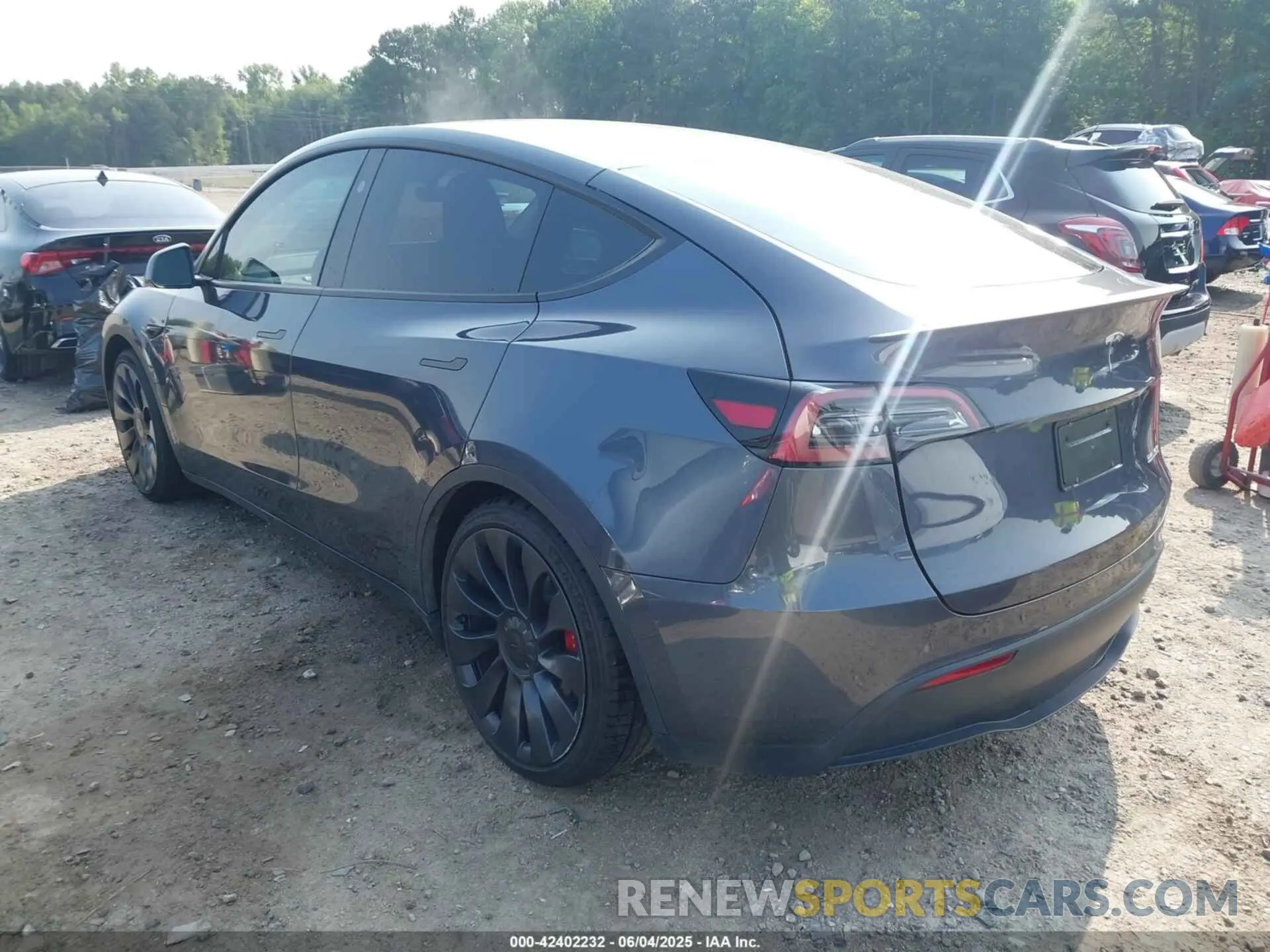3 Photograph of a damaged car 7SAYGDEF6PF872801 TESLA MODEL Y 2023