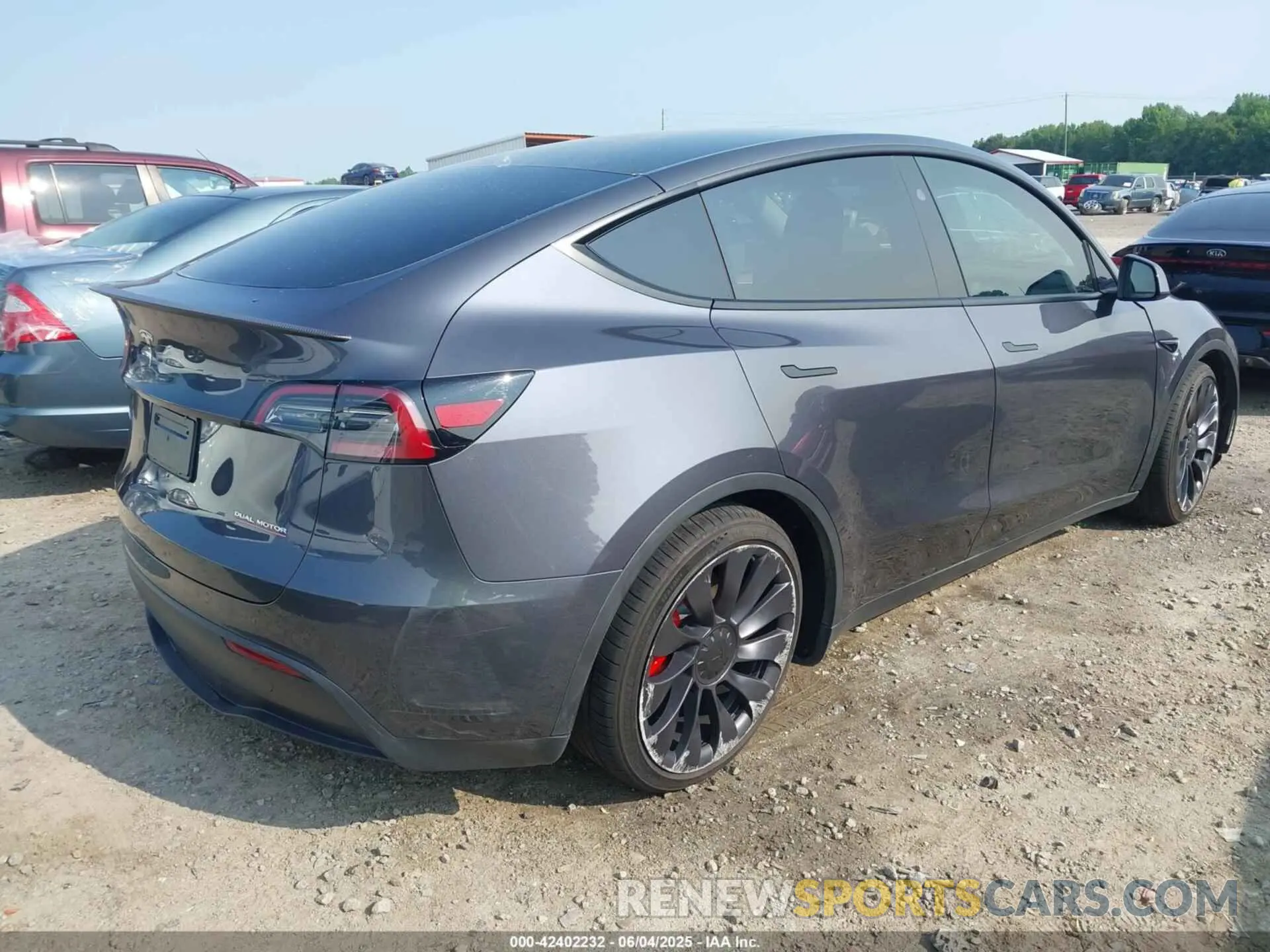 4 Photograph of a damaged car 7SAYGDEF6PF872801 TESLA MODEL Y 2023