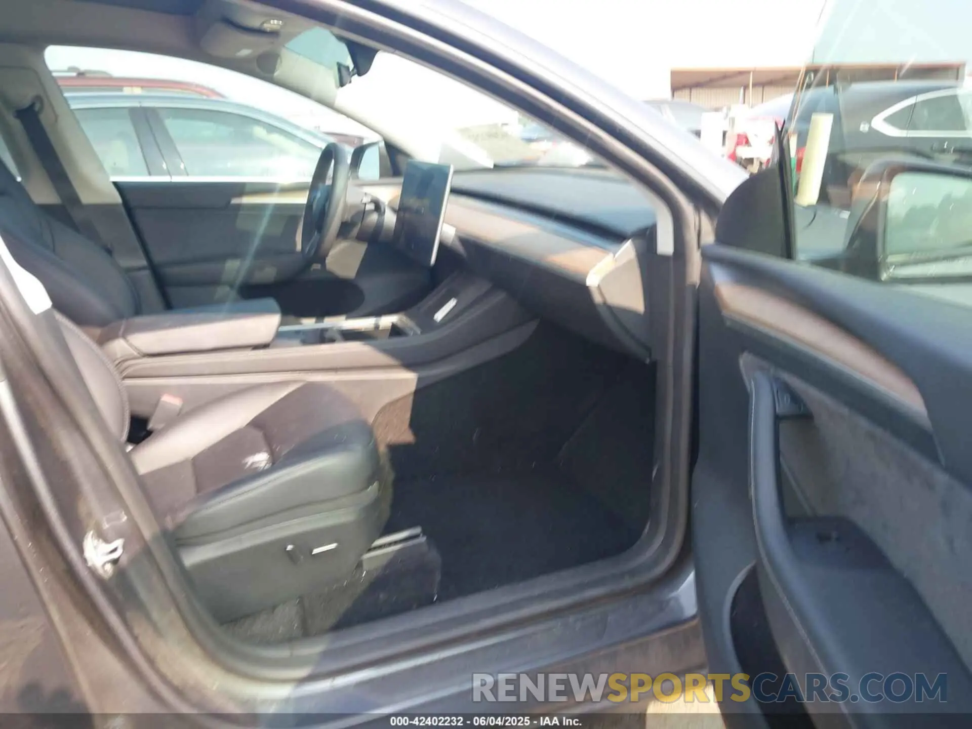 5 Photograph of a damaged car 7SAYGDEF6PF872801 TESLA MODEL Y 2023