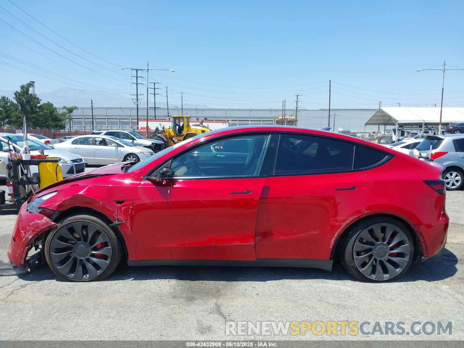 14 Photograph of a damaged car 7SAYGDEF6PF884673 TESLA MODEL Y 2023