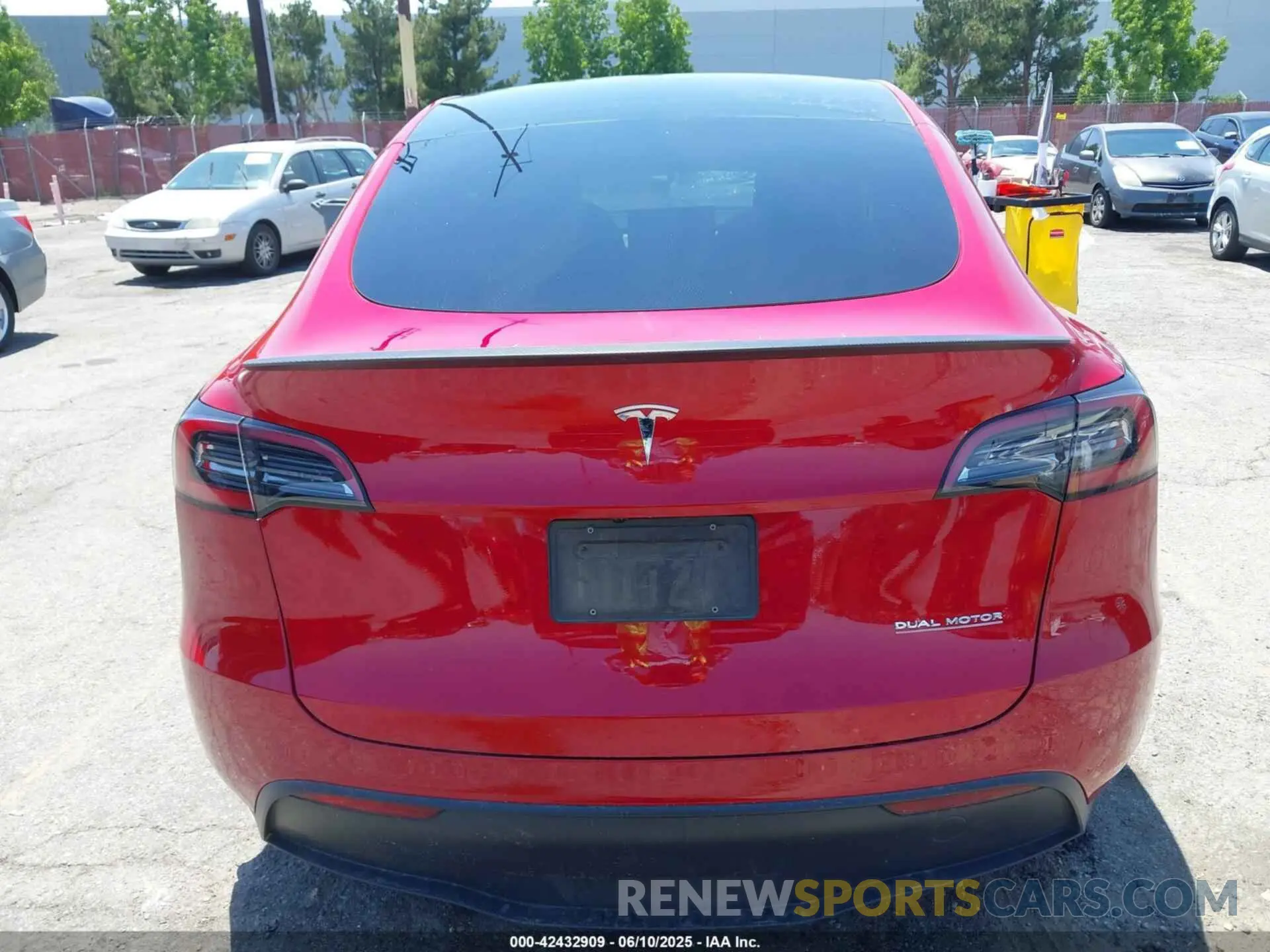 16 Photograph of a damaged car 7SAYGDEF6PF884673 TESLA MODEL Y 2023