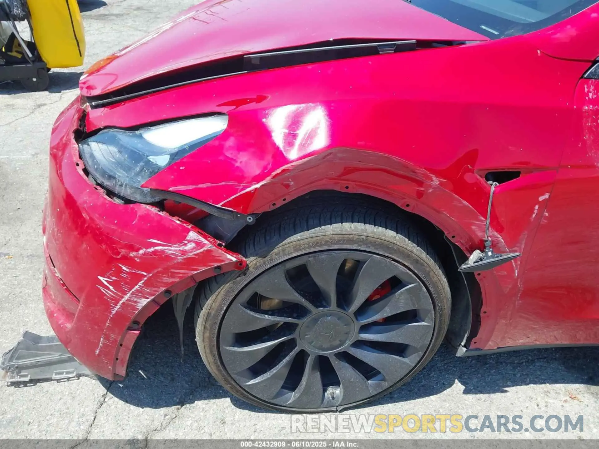 20 Photograph of a damaged car 7SAYGDEF6PF884673 TESLA MODEL Y 2023